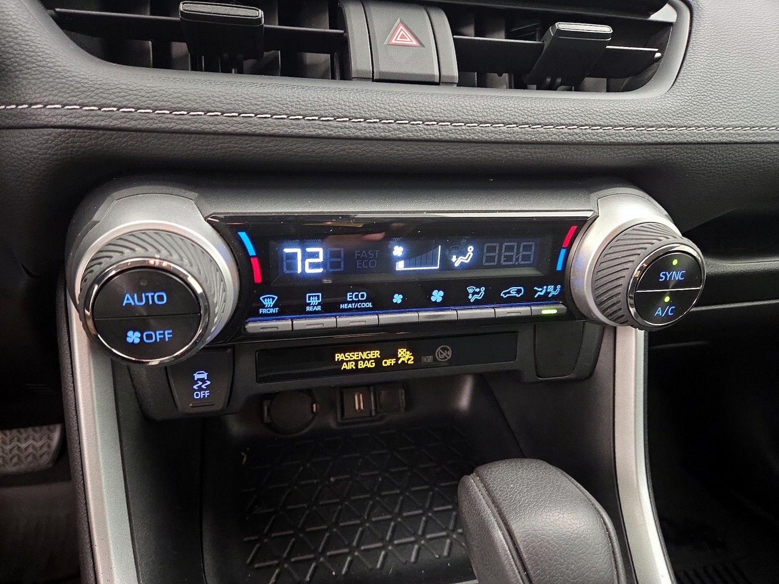 2021 Toyota RAV4 LE - Photo 17