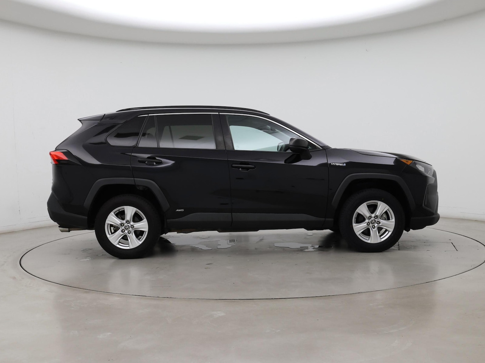 2021 Toyota RAV4 LE - Photo 8