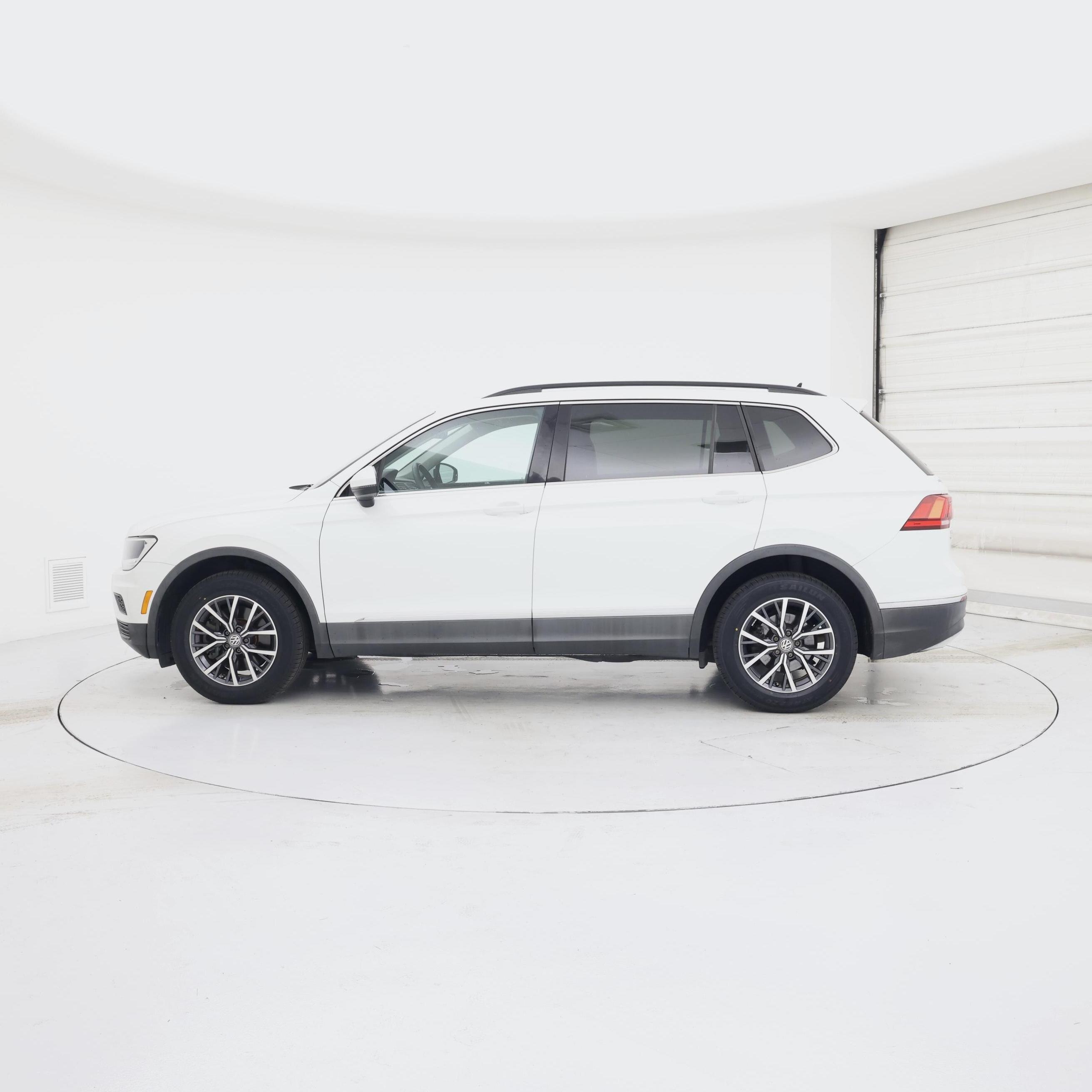 Thumbnail: 2020 Volkswagen Tiguan - 3