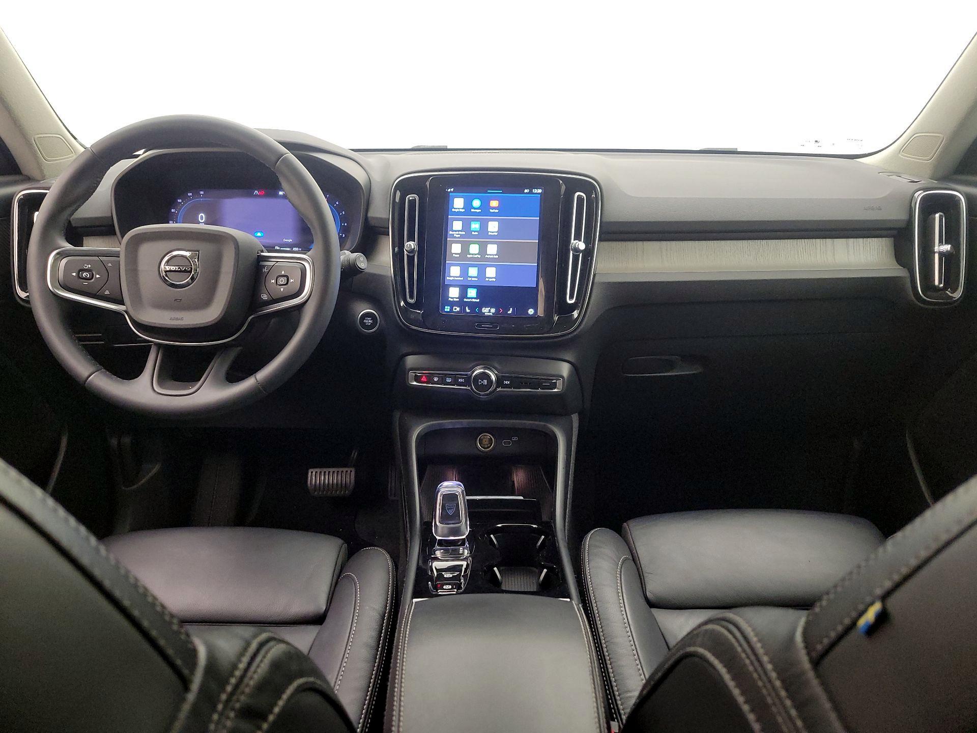 Thumbnail: 2023 Volvo XC40 - 9