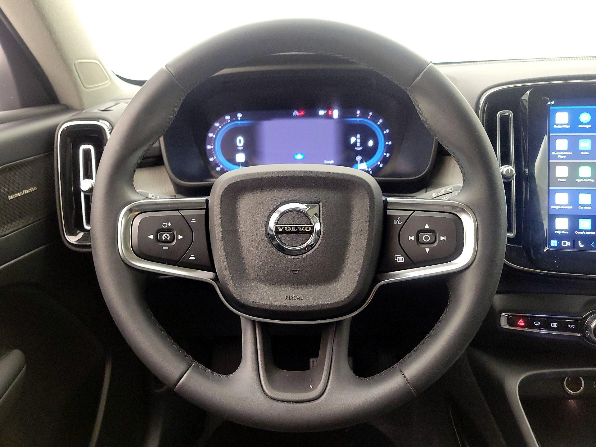 Thumbnail: 2023 Volvo XC40 - 10