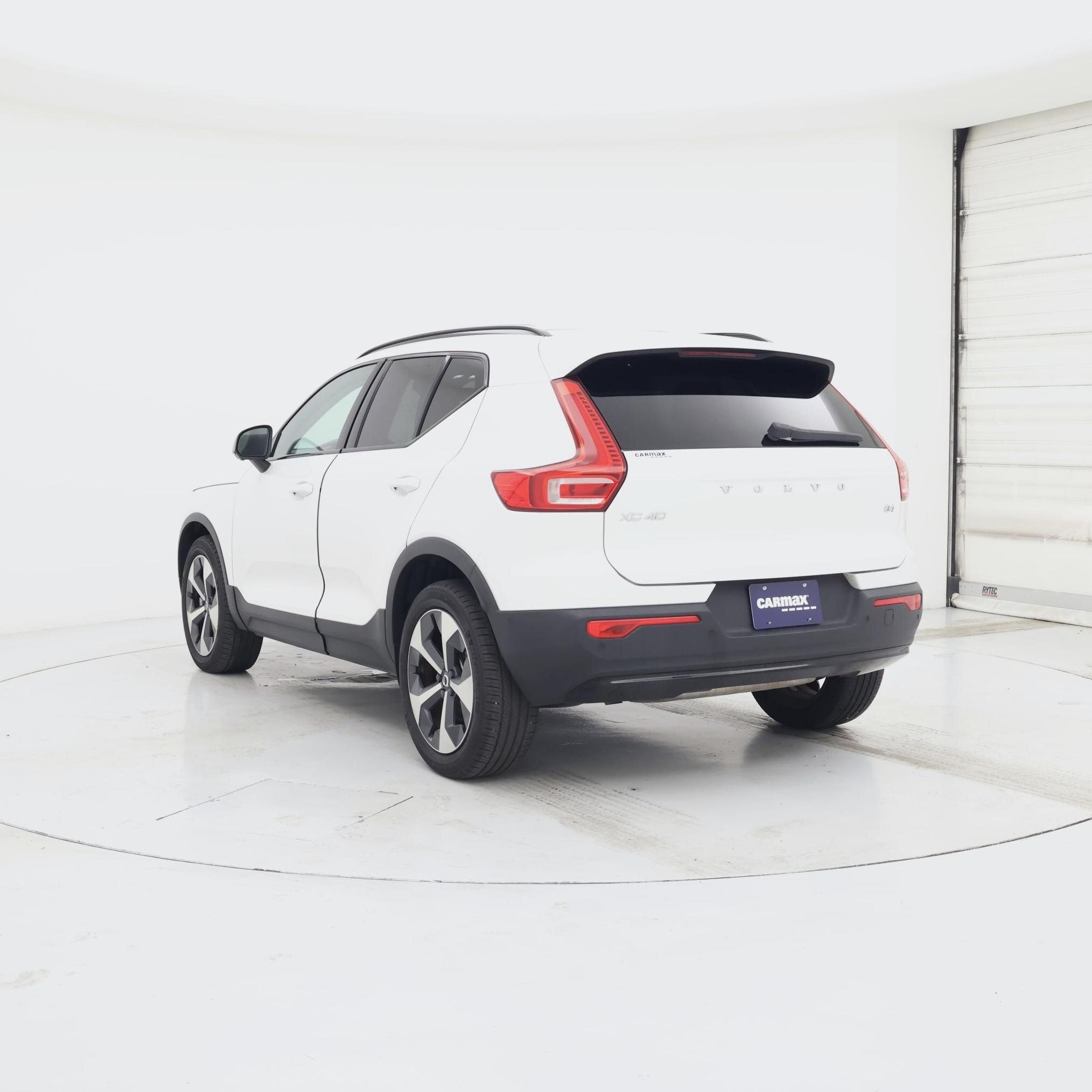 Thumbnail: 2023 Volvo XC40 - 2