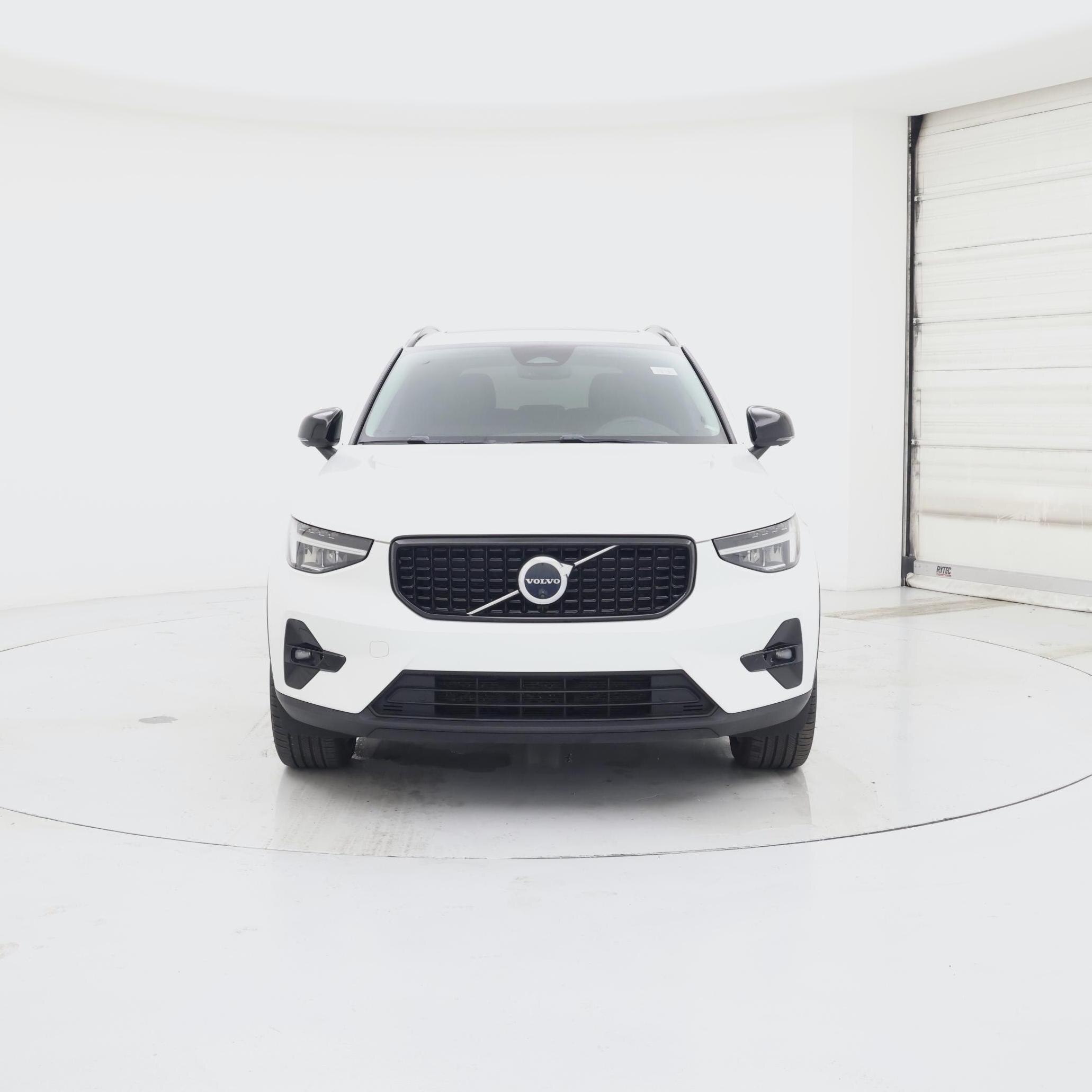 Thumbnail: 2023 Volvo XC40 - 5