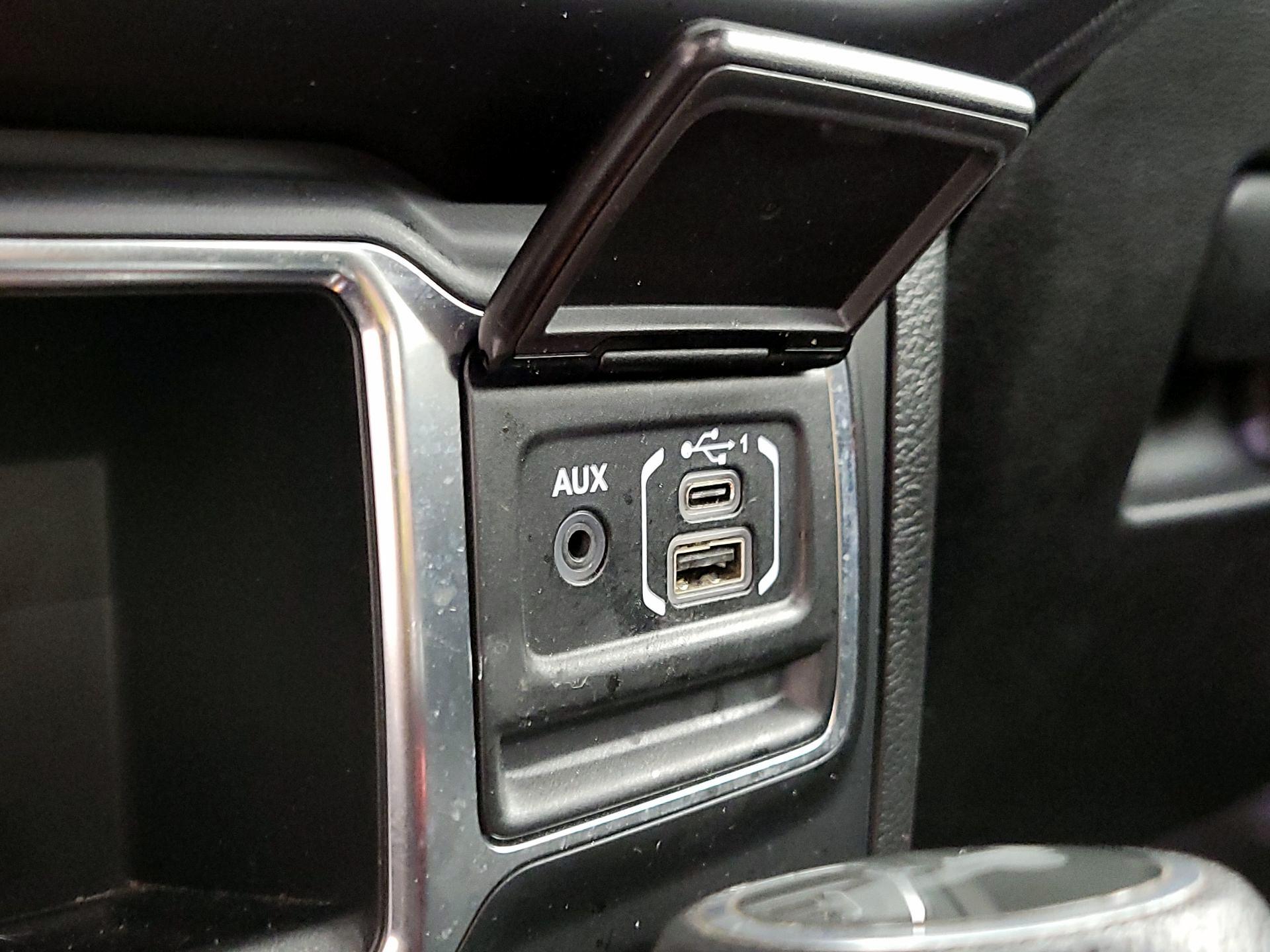 Thumbnail: 2022 Jeep Wrangler - 18