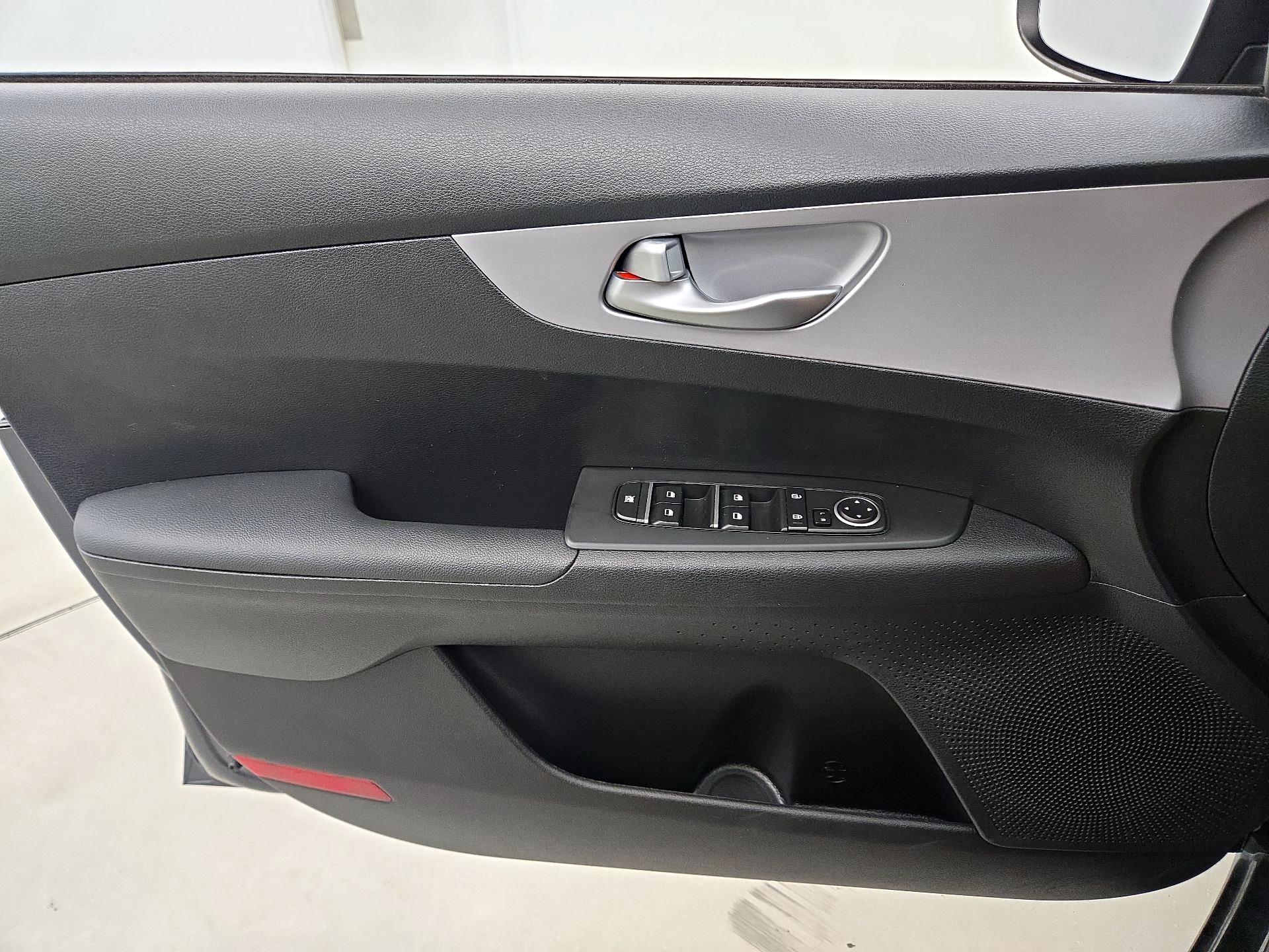 Thumbnail: 2023 Kia Forte - 12