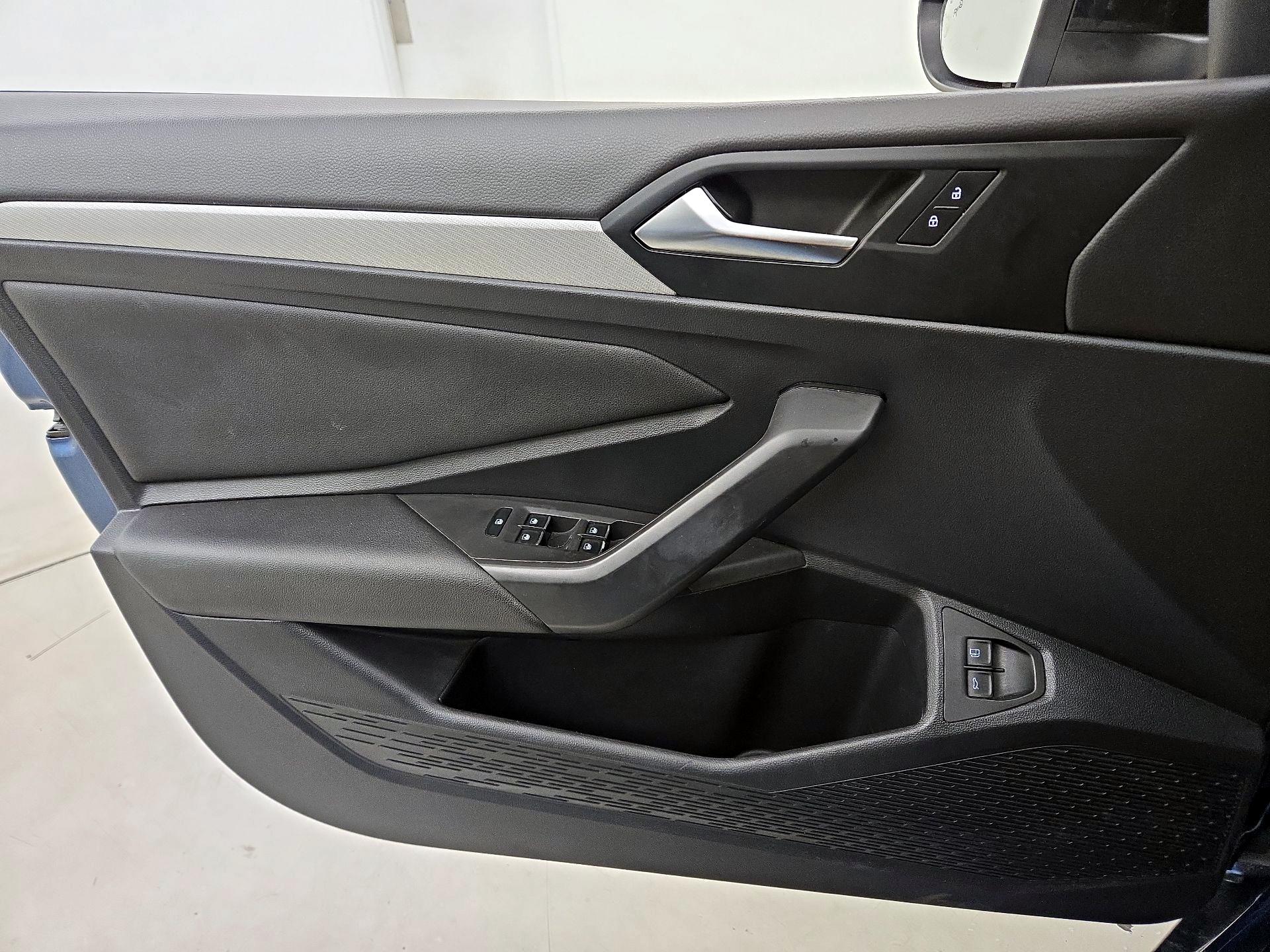 Thumbnail: 2021 Volkswagen Jetta - 12