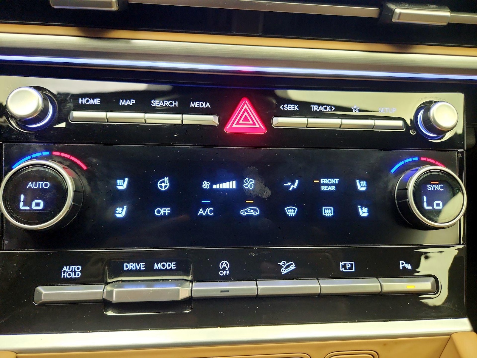 2024 Hyundai Santa Fe Limited - Photo 18