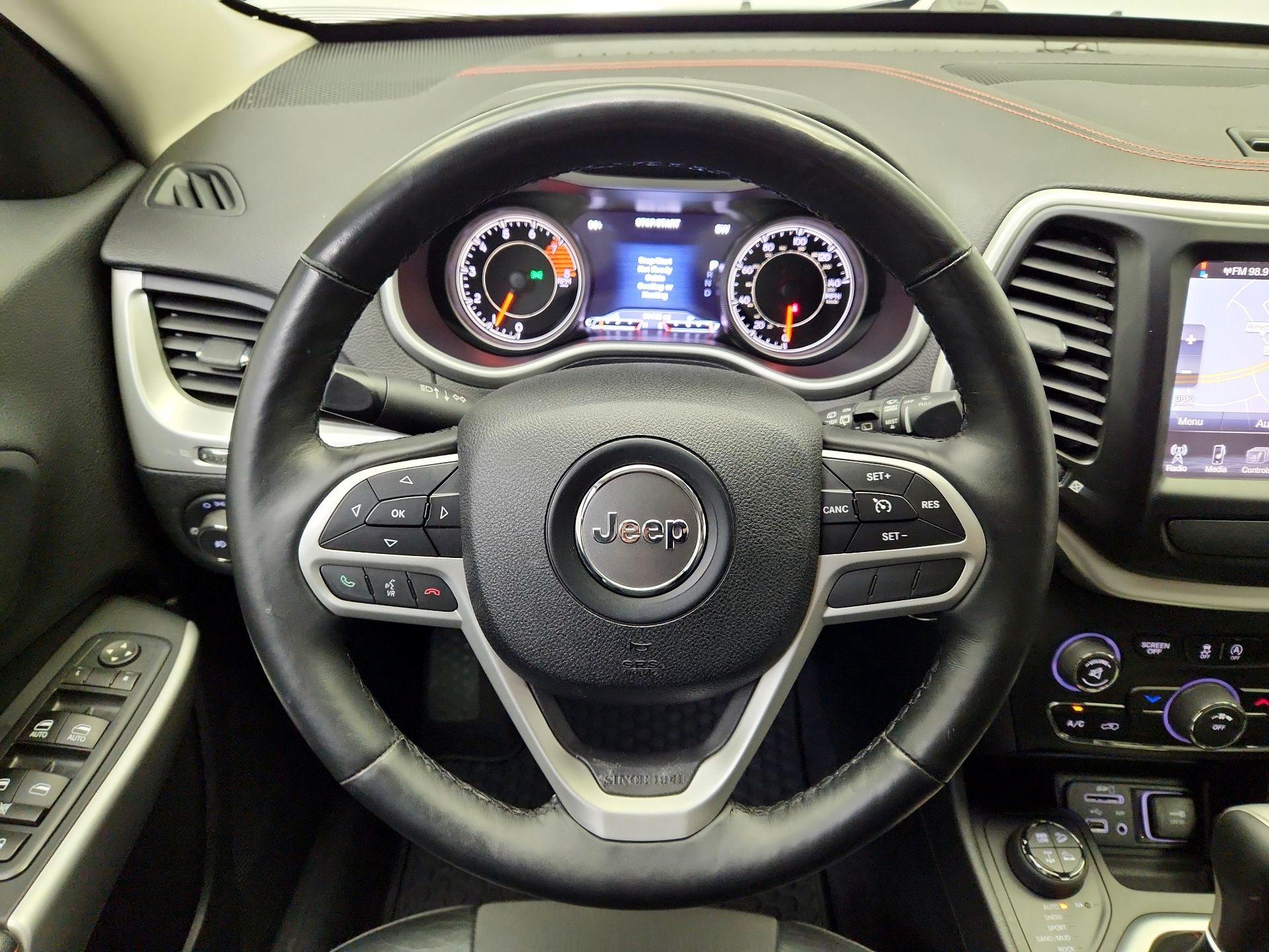 Thumbnail: 2017 Jeep Cherokee - 10
