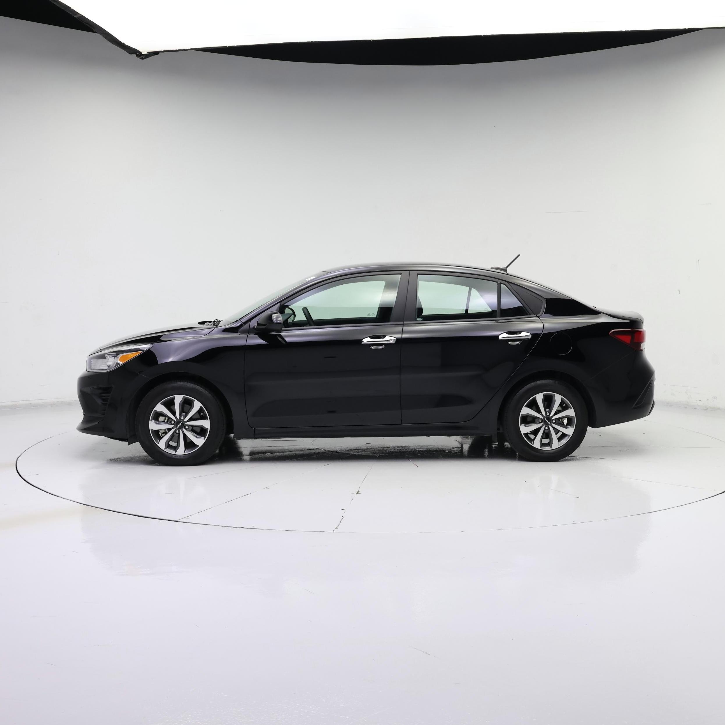 Thumbnail: 2023 Kia Rio - 3