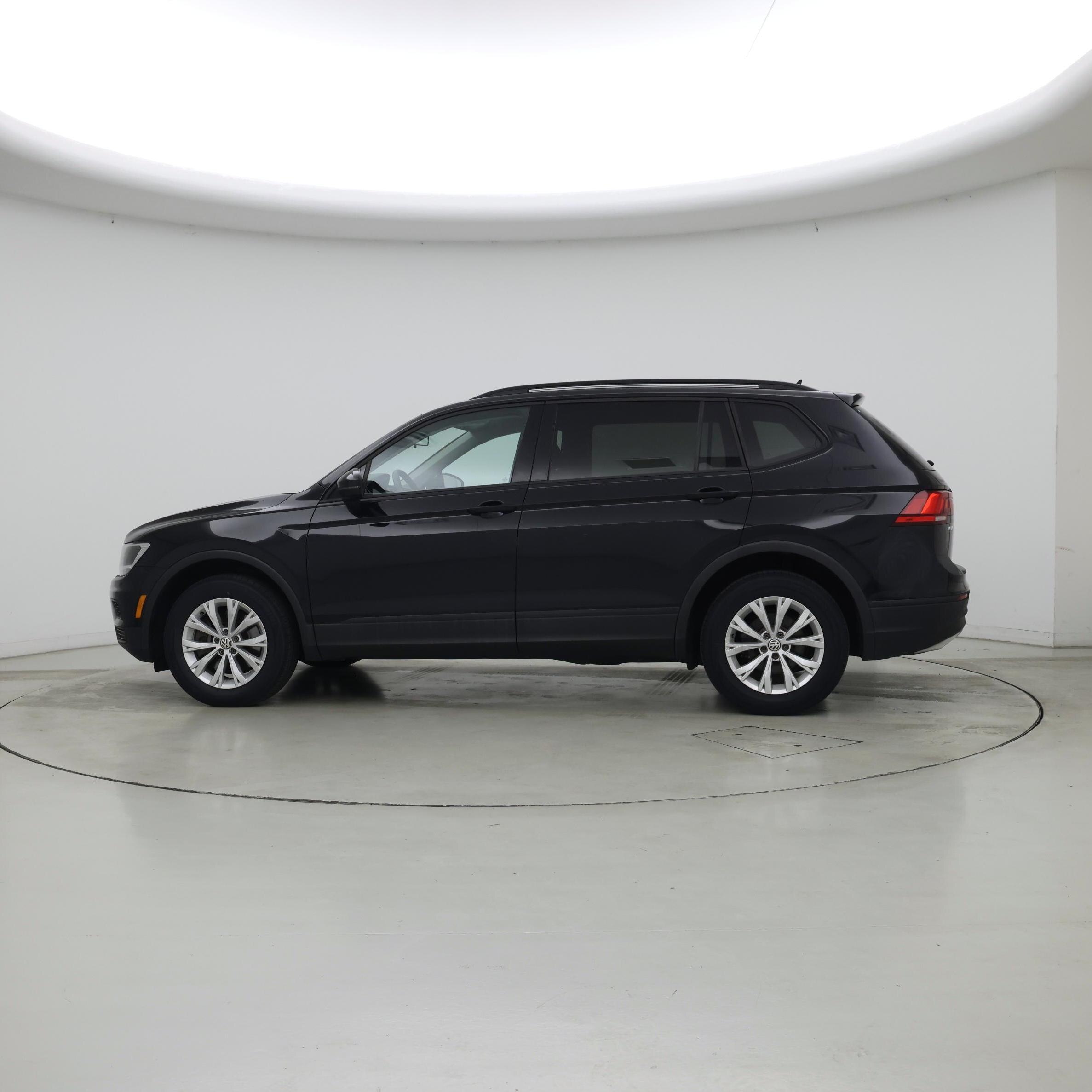 Thumbnail: 2020 Volkswagen Tiguan - 3