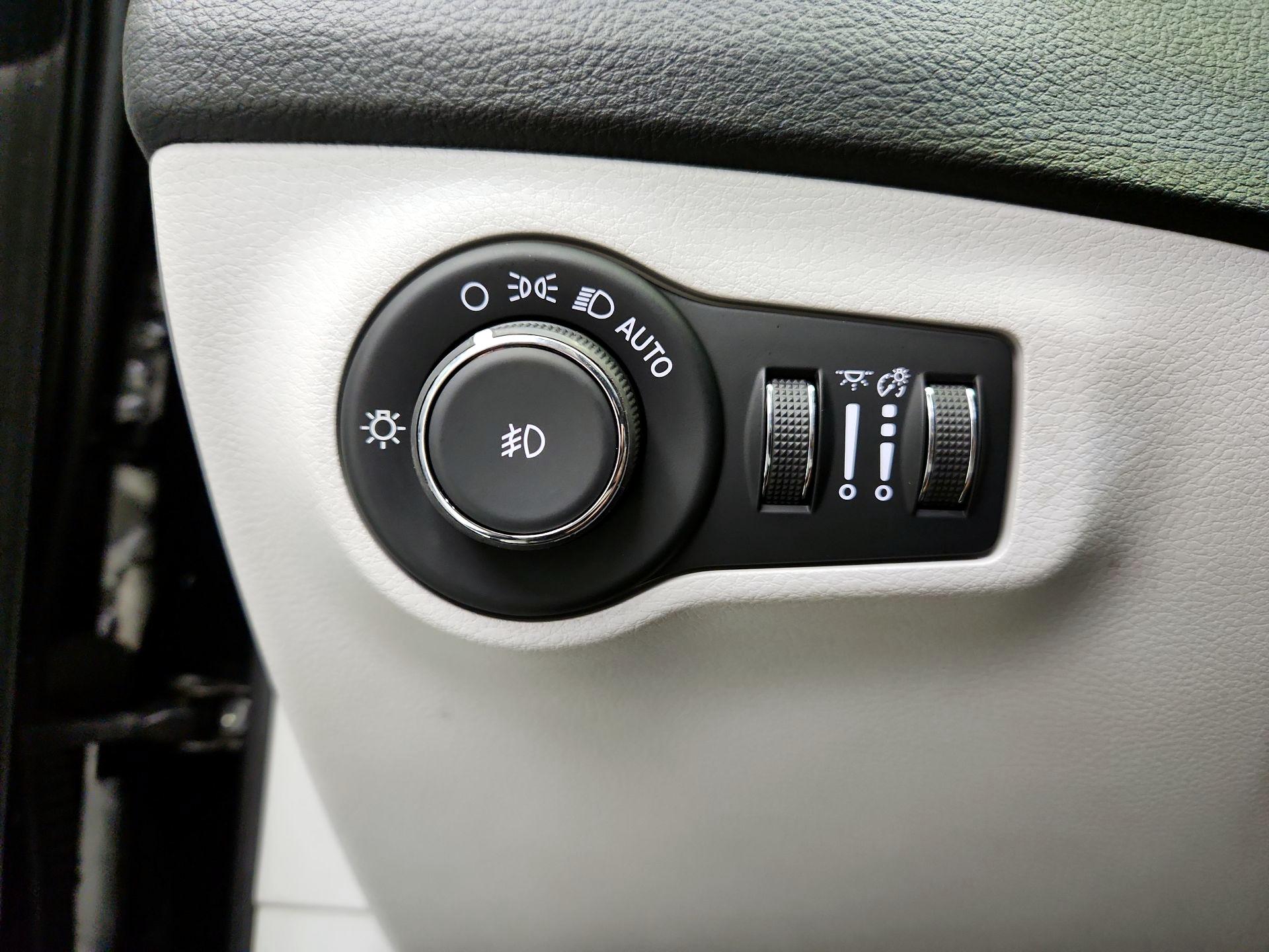 Thumbnail: 2019 Jeep Compass - 13