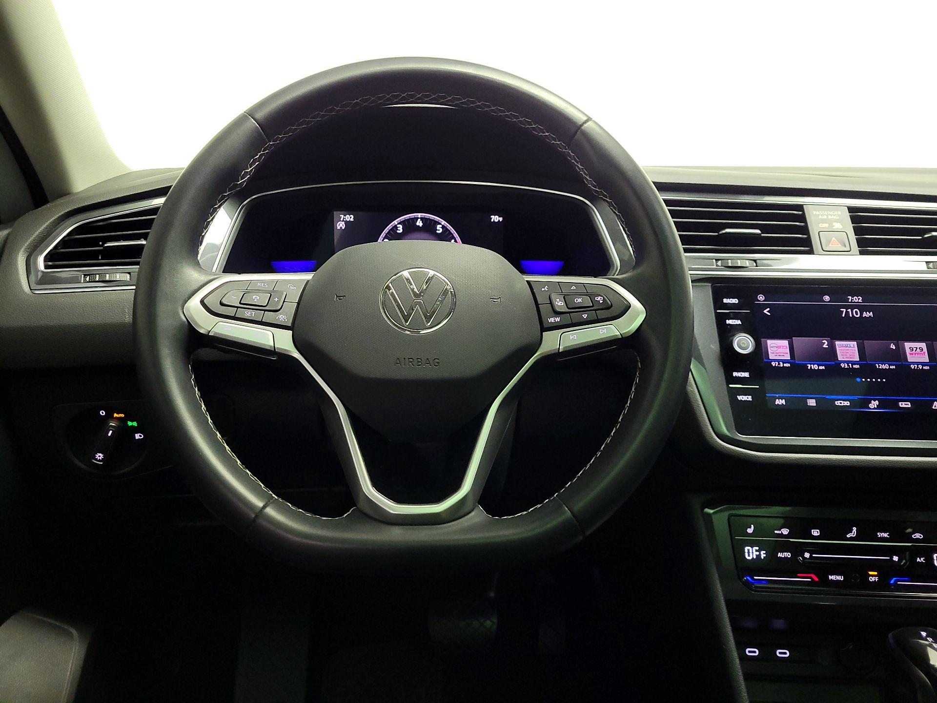Thumbnail: 2022 Volkswagen Tiguan - 10