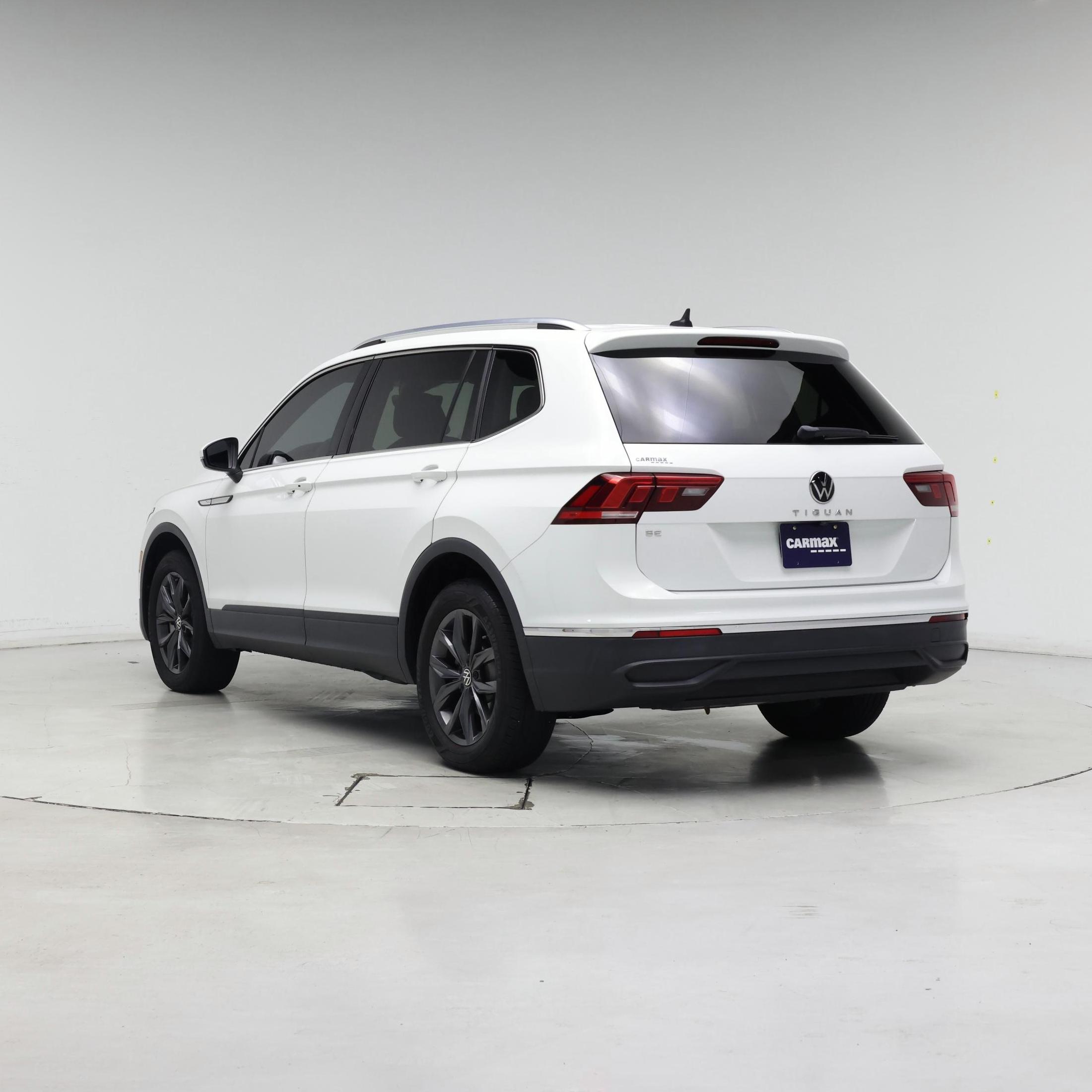 Thumbnail: 2022 Volkswagen Tiguan - 2