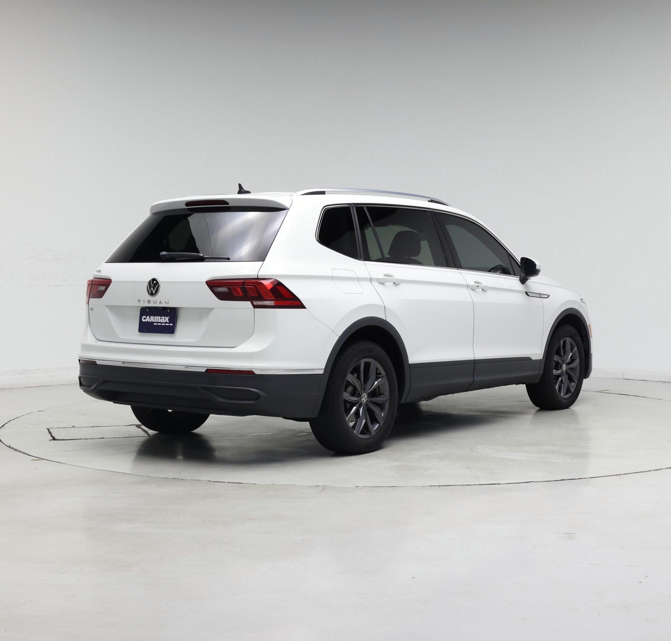 Thumbnail: 2022 Volkswagen Tiguan - 8