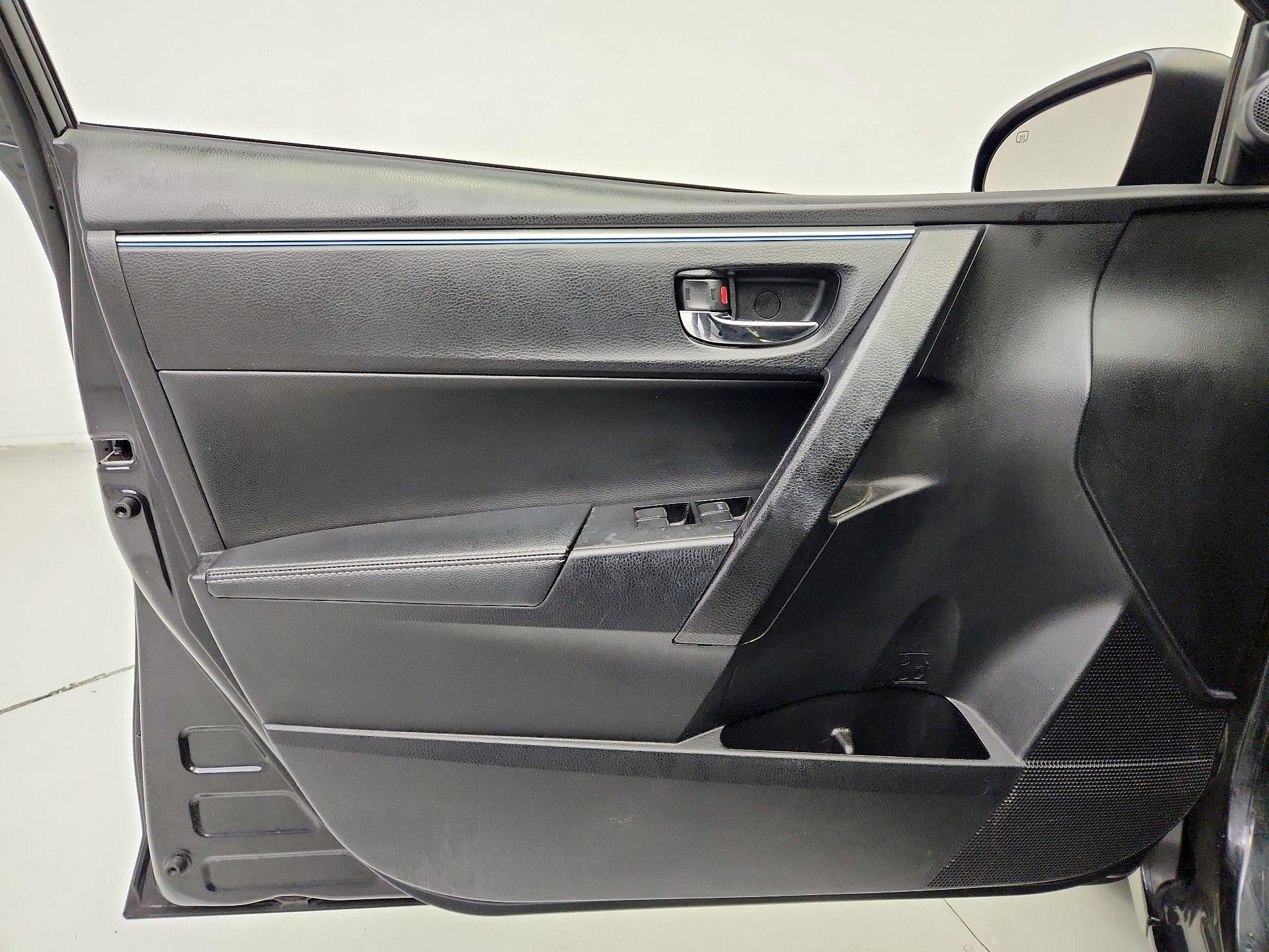 Thumbnail: 2016 Toyota Corolla - 12
