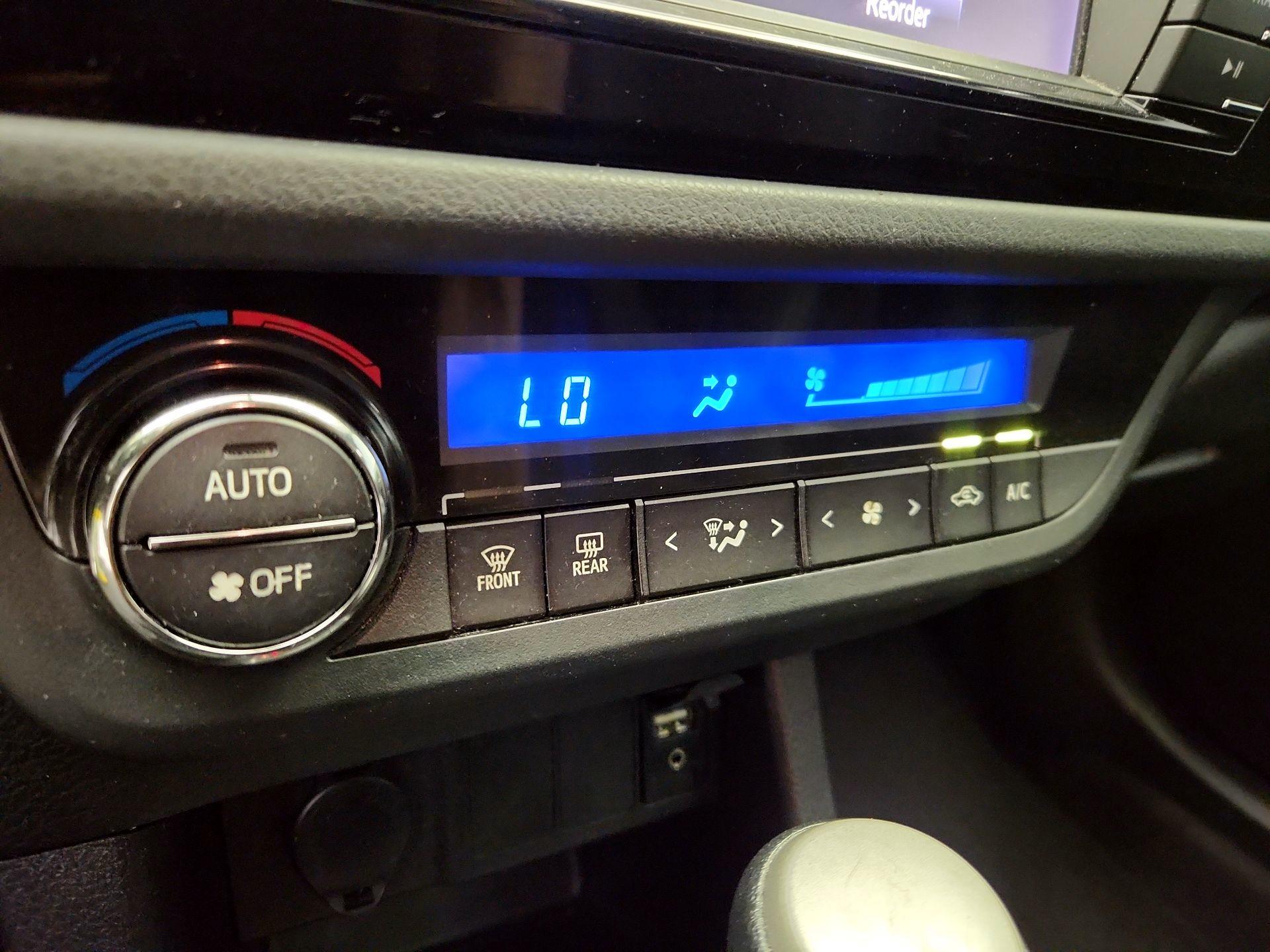 Thumbnail: 2016 Toyota Corolla - 16