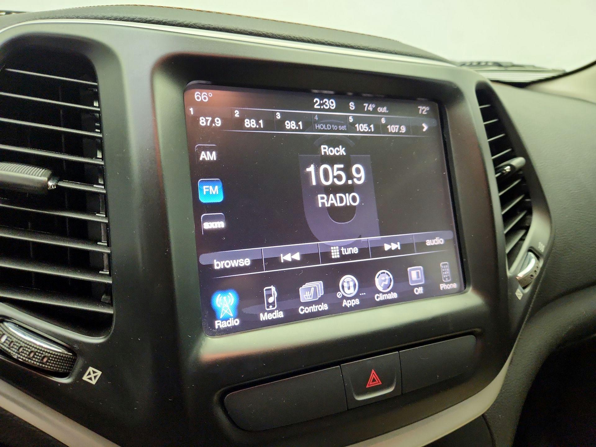 Thumbnail: 2016 Jeep Cherokee - 15