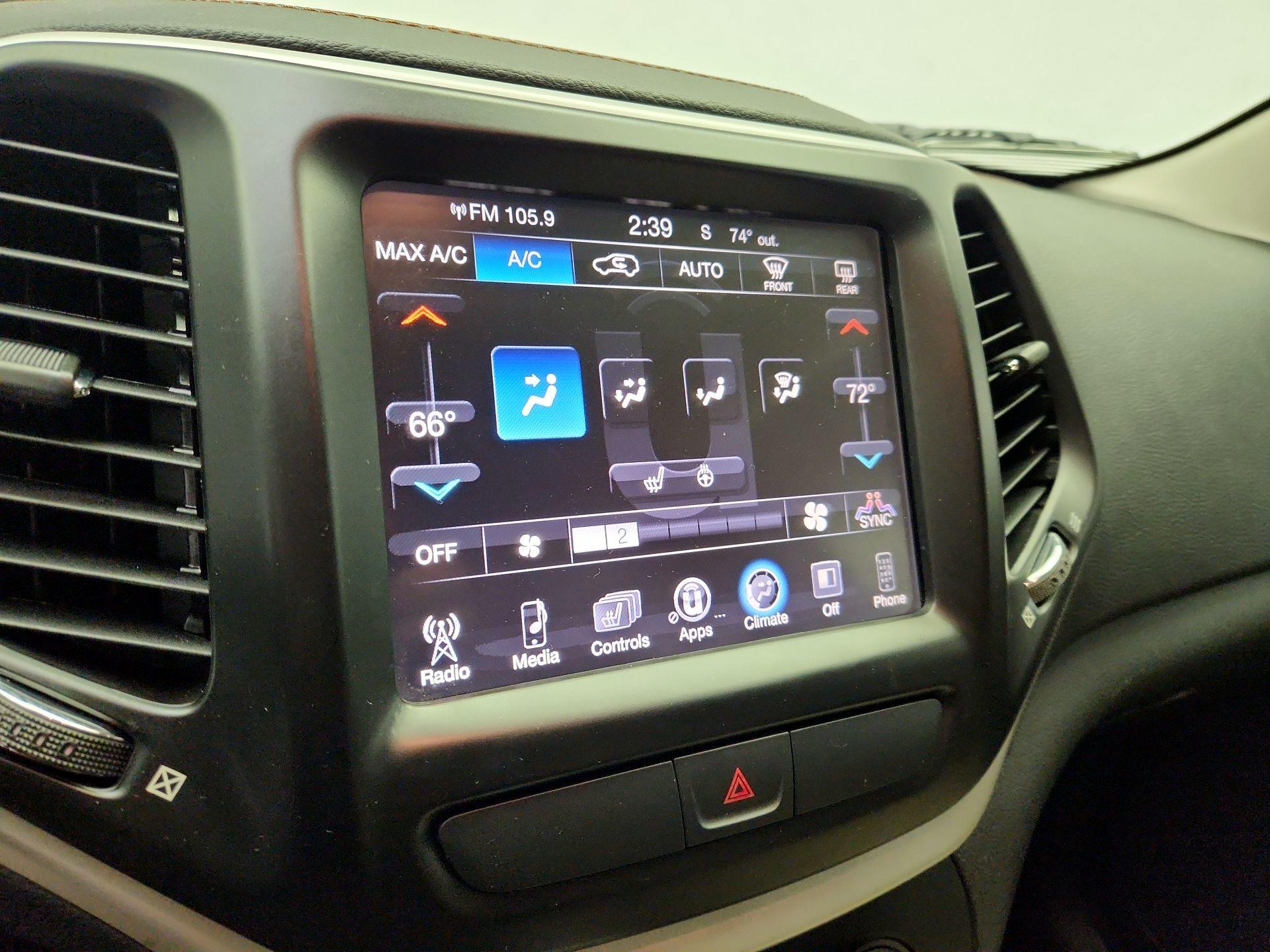 Thumbnail: 2016 Jeep Cherokee - 16