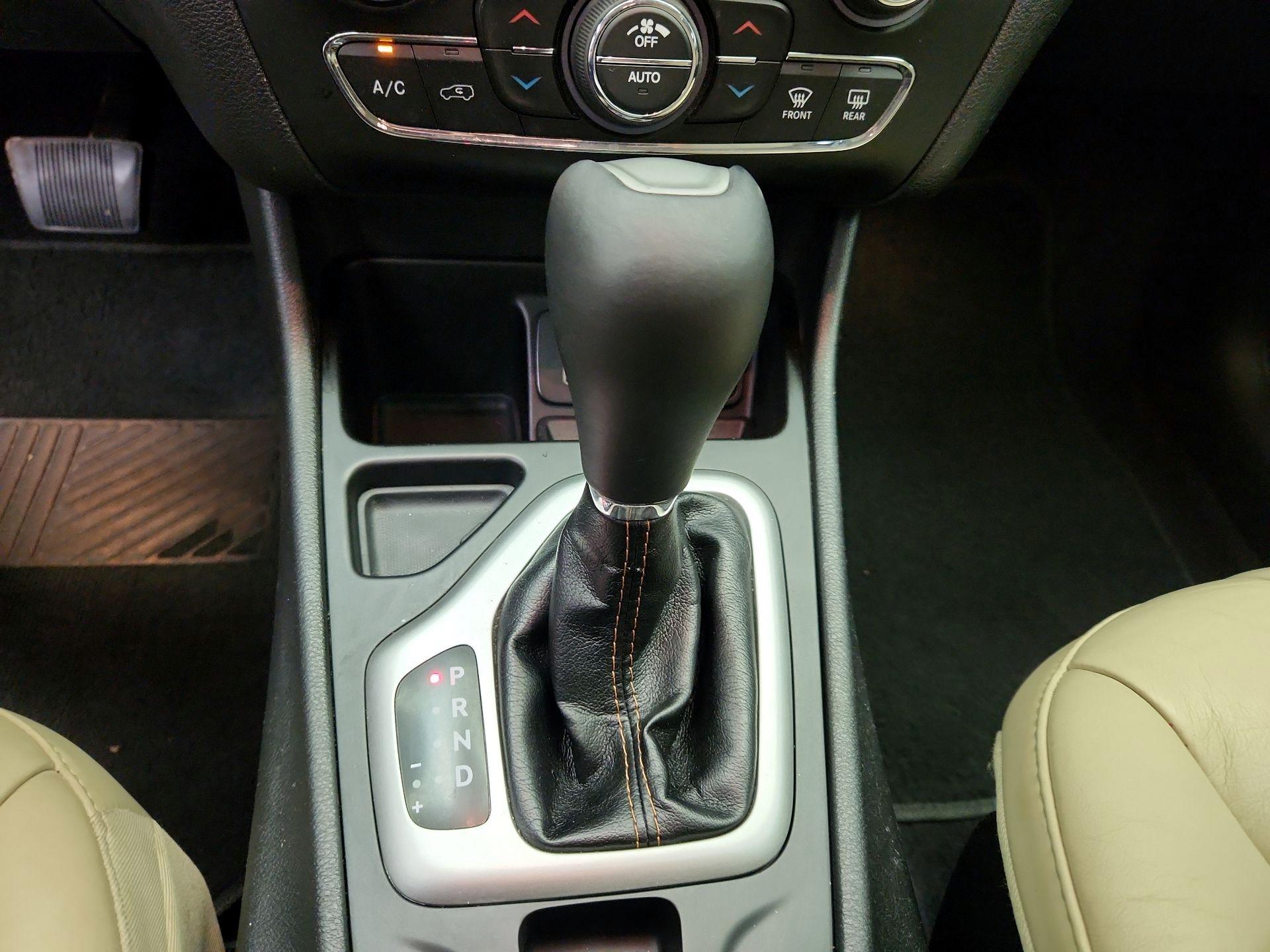 Thumbnail: 2016 Jeep Cherokee - 17