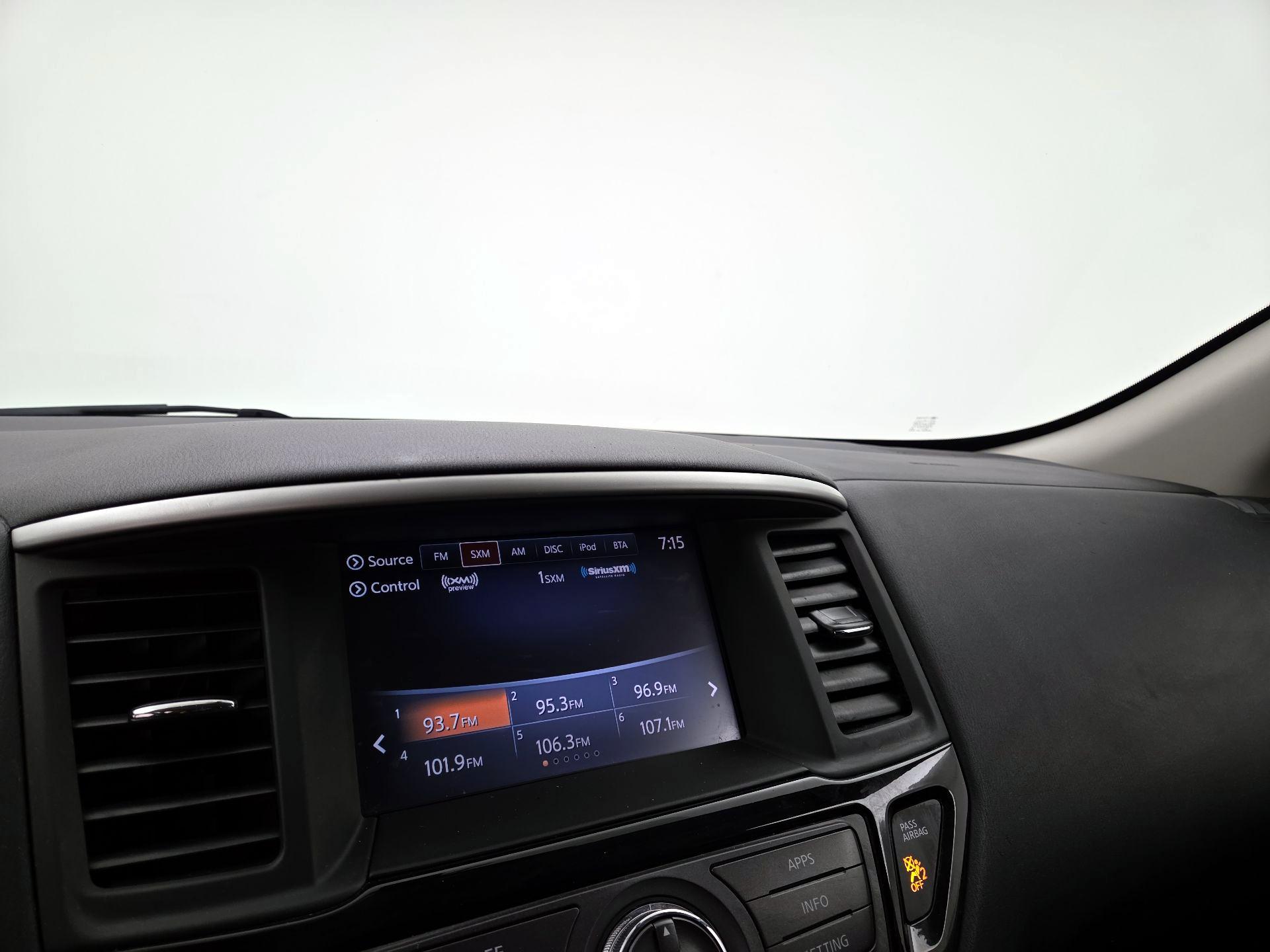 Thumbnail: 2017 Nissan Pathfinder - 15