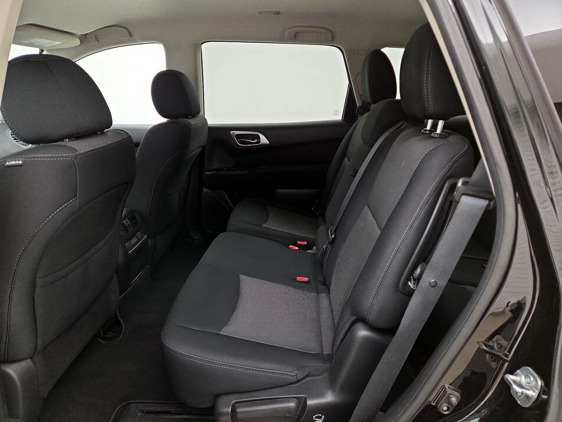 Thumbnail: 2017 Nissan Pathfinder - 19