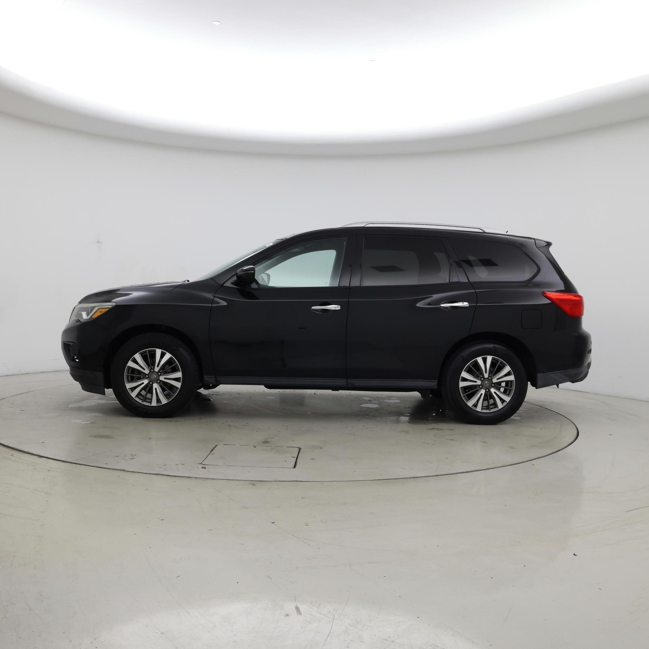 Thumbnail: 2017 Nissan Pathfinder - 3