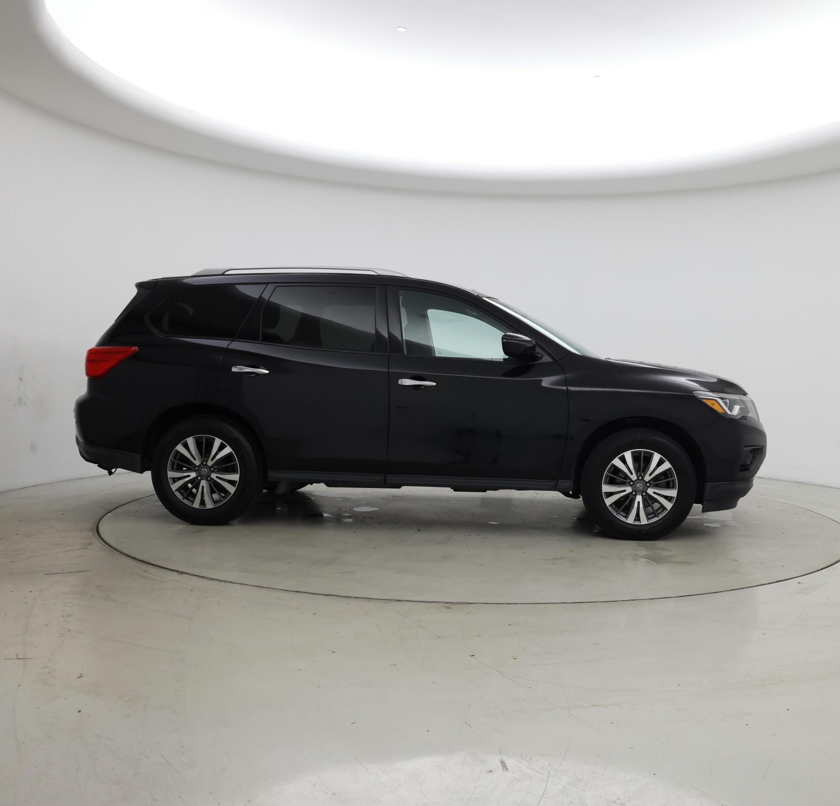 Thumbnail: 2017 Nissan Pathfinder - 7