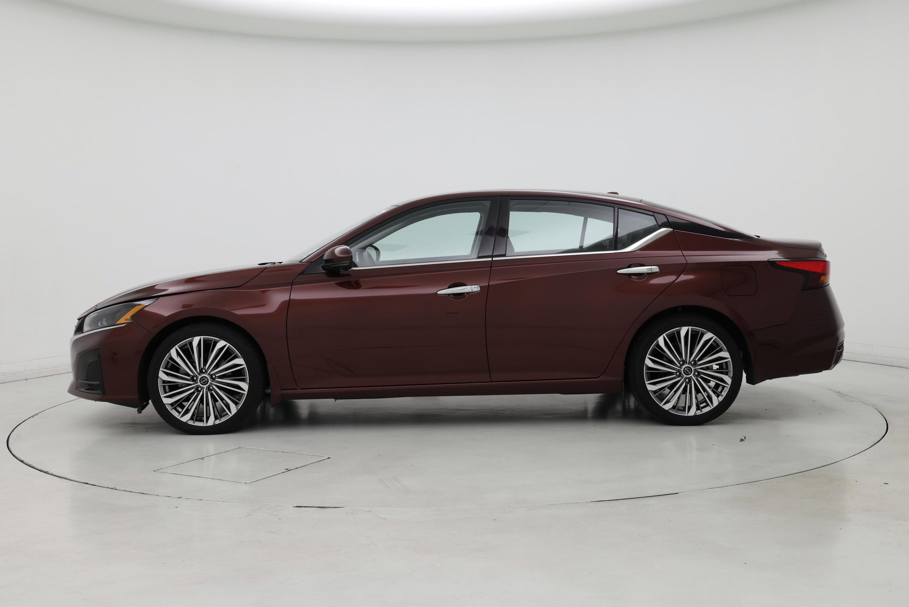 Thumbnail: 2023 Nissan Altima - 3