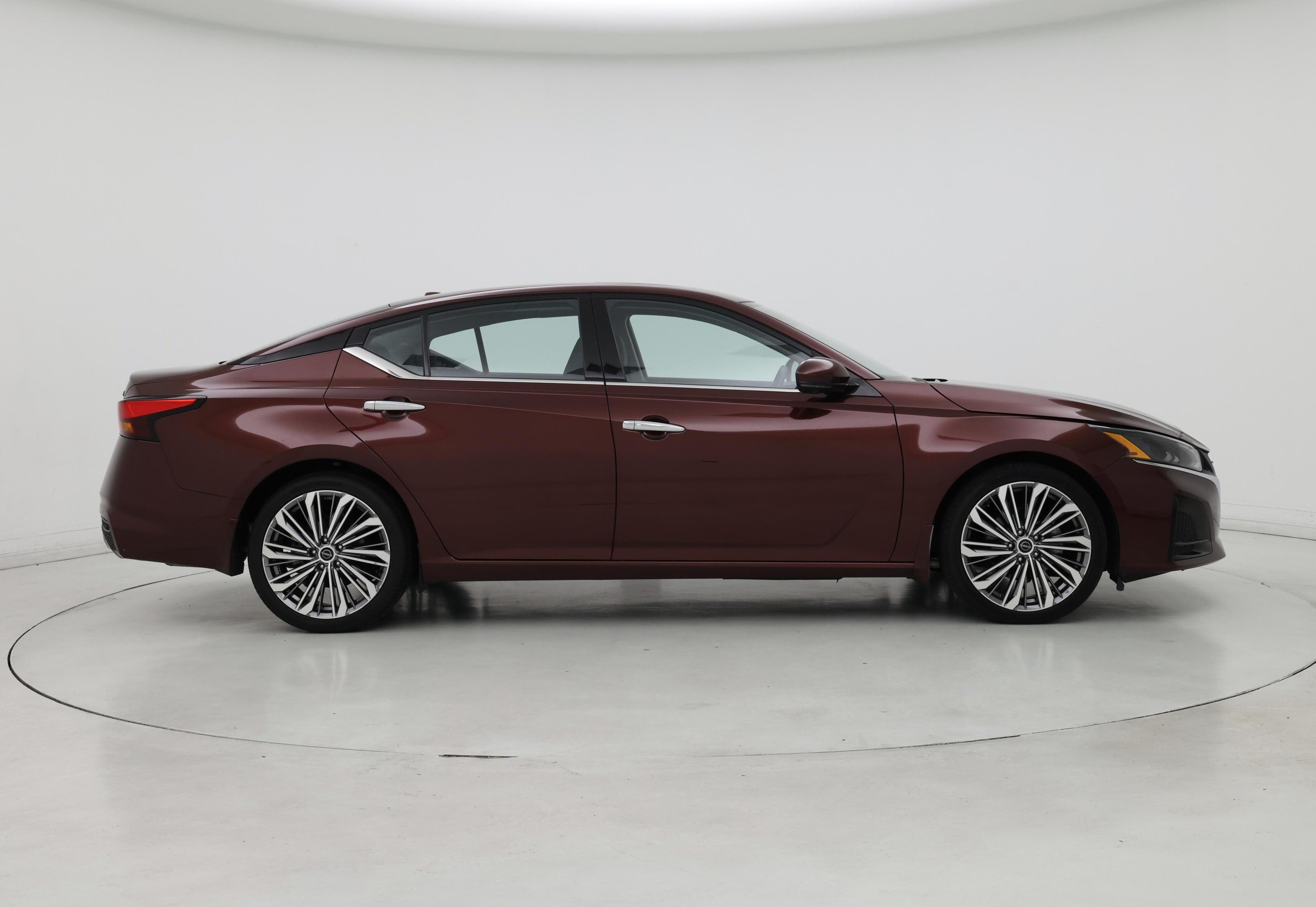 Thumbnail: 2023 Nissan Altima - 7