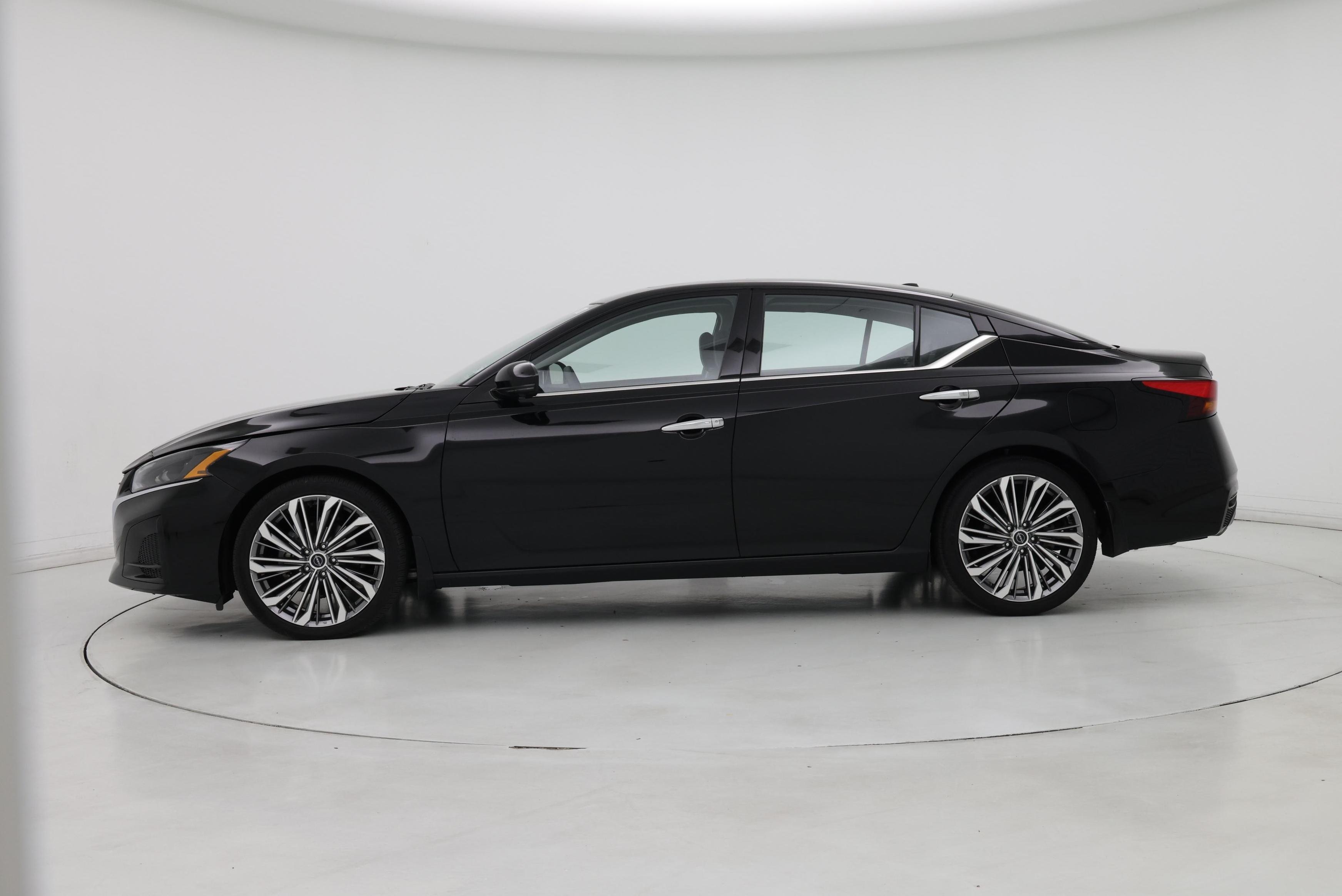 Thumbnail: 2023 Nissan Altima - 3