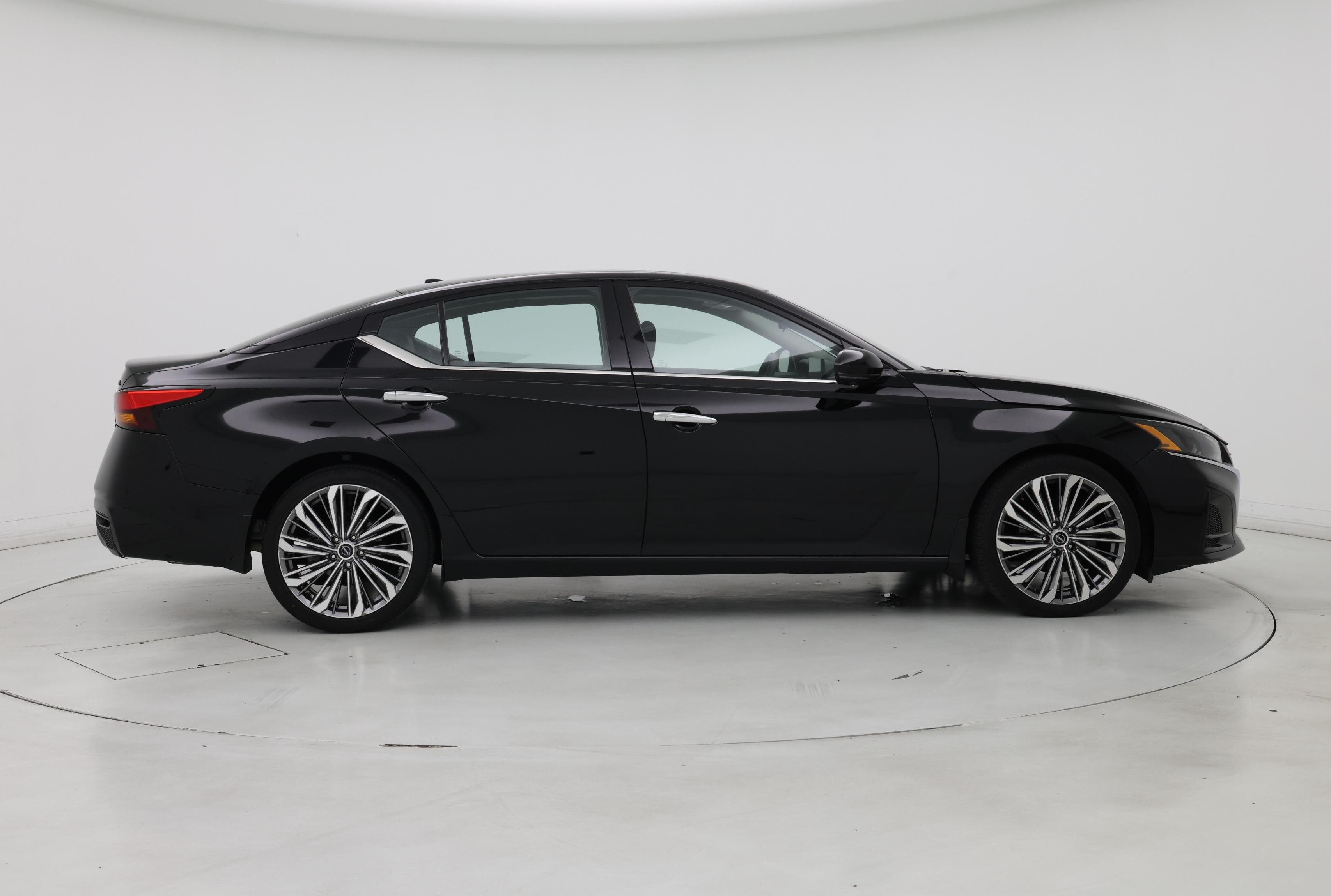 Thumbnail: 2023 Nissan Altima - 7