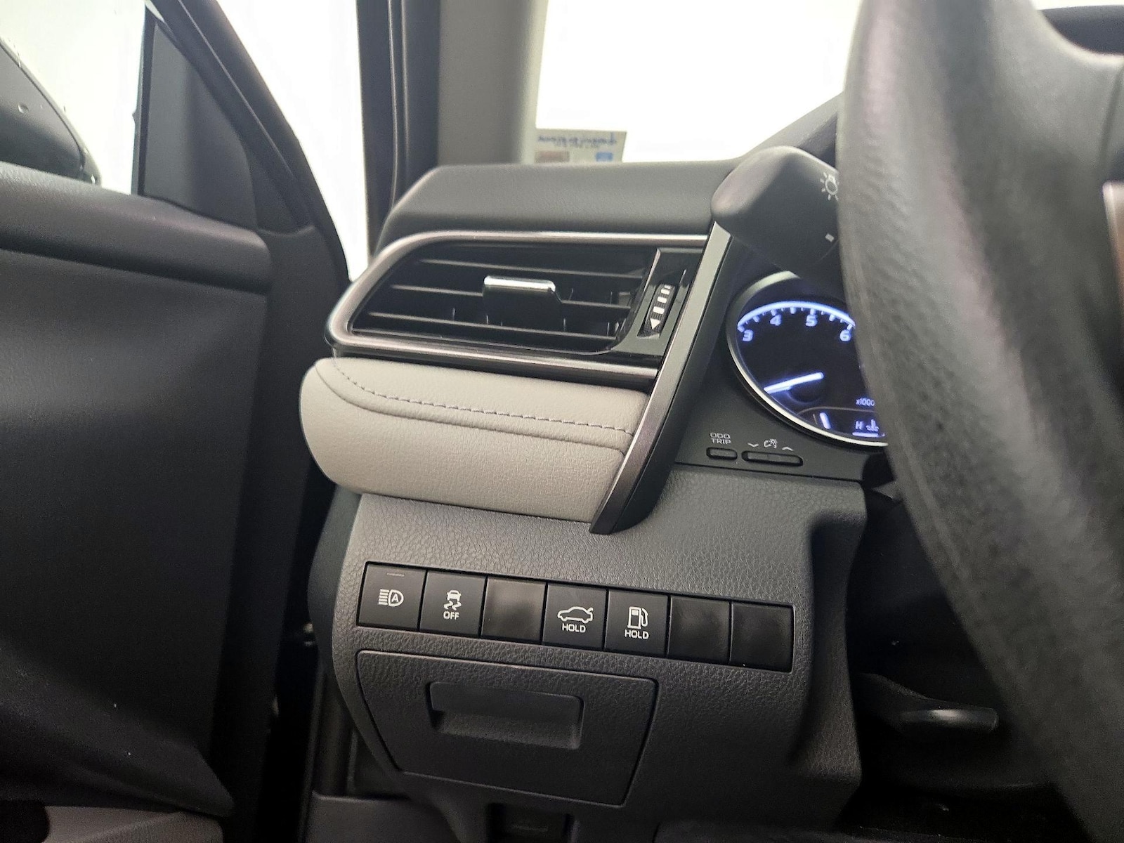 2023 Toyota Camry LE - Photo 14