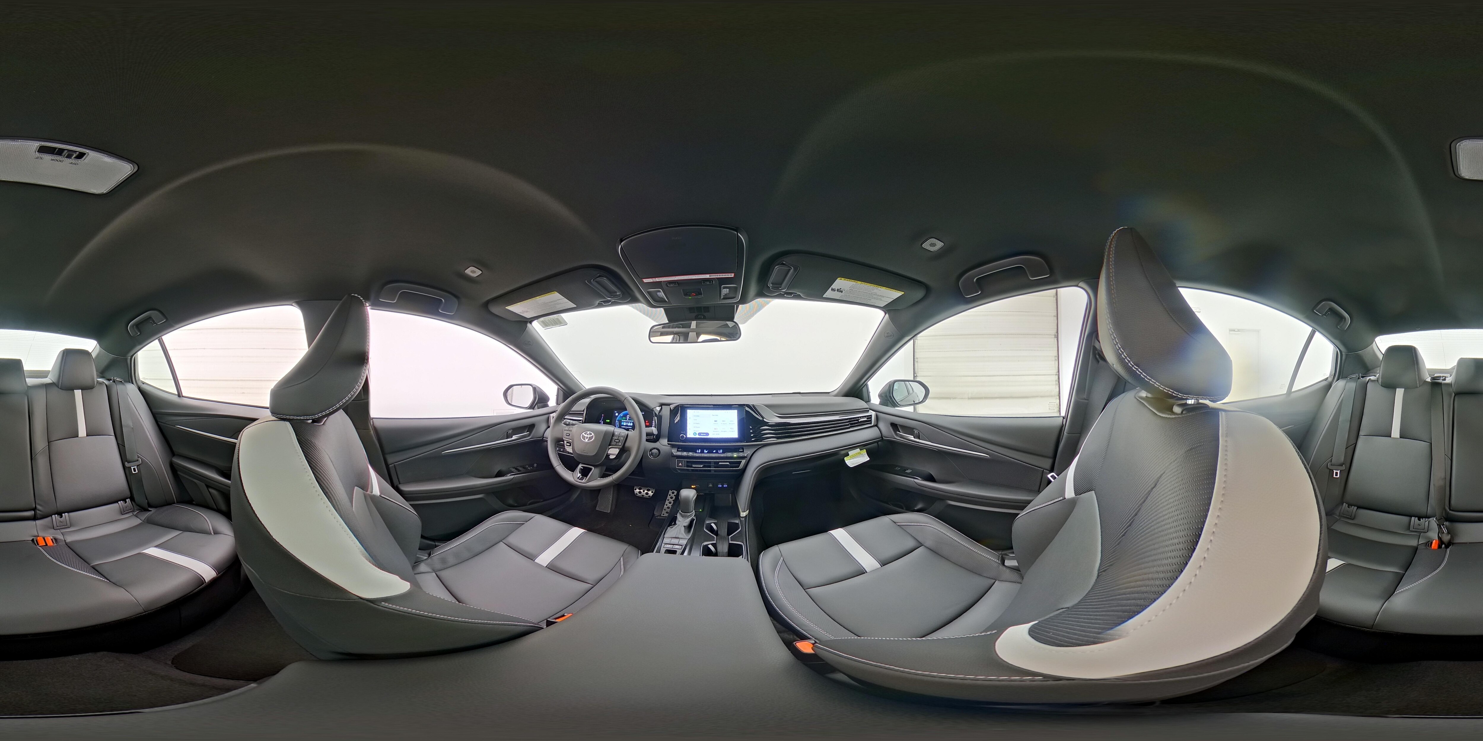 2025 Toyota Camry SE - Photo 24