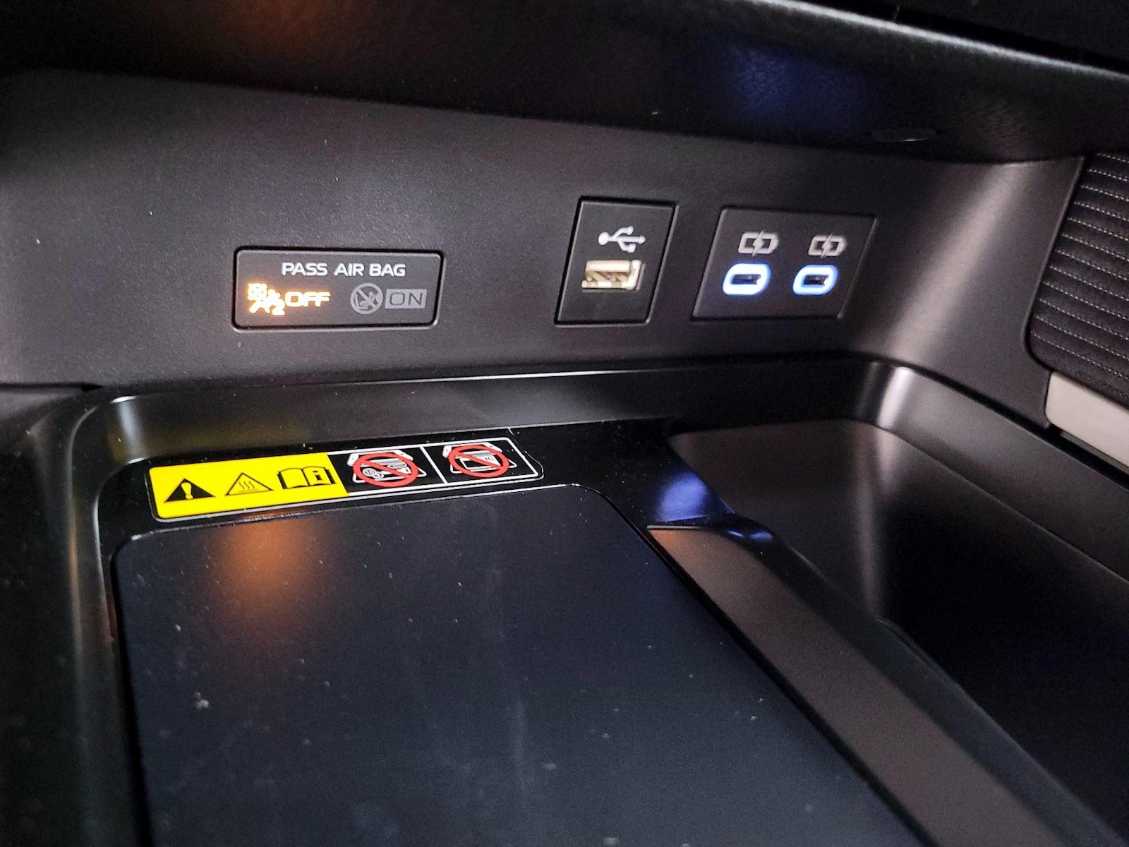 2025 Toyota Camry SE - Photo 19