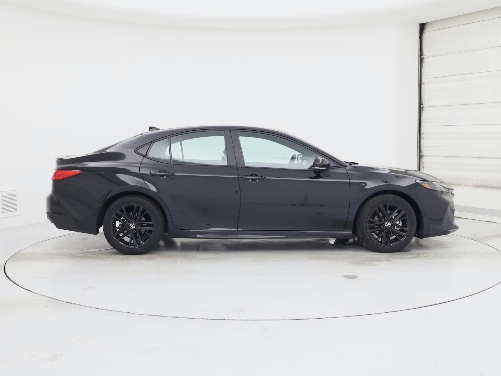 2025 Toyota Camry SE - Photo 8