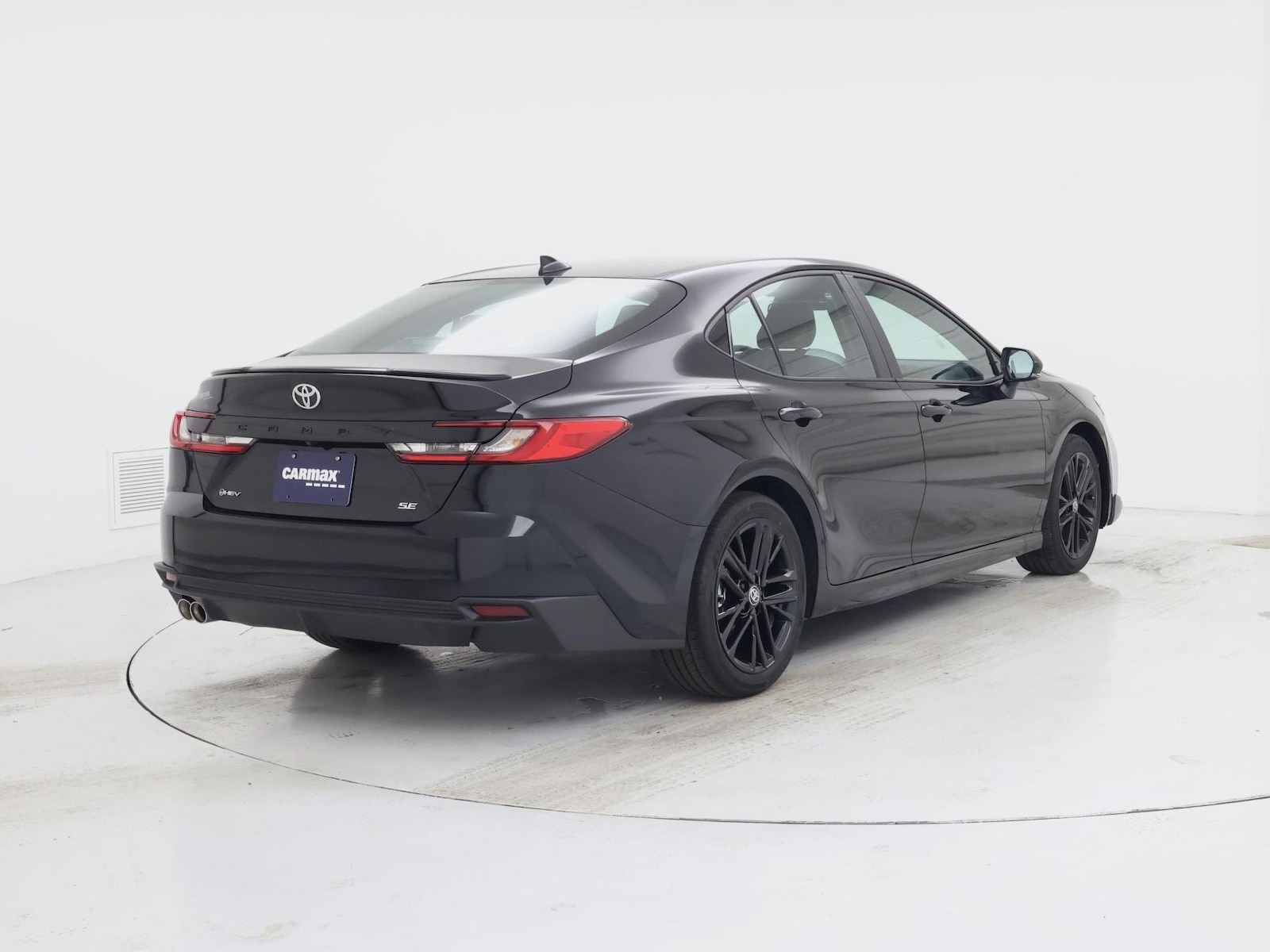 2025 Toyota Camry SE - Photo 9