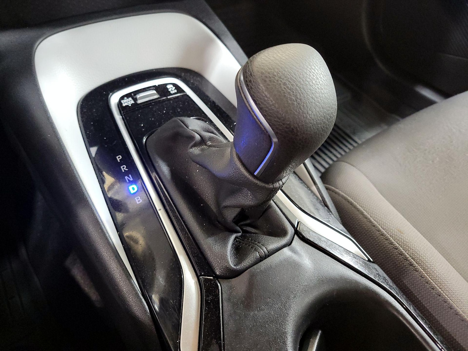 2024 Toyota Corolla SE - Photo 16