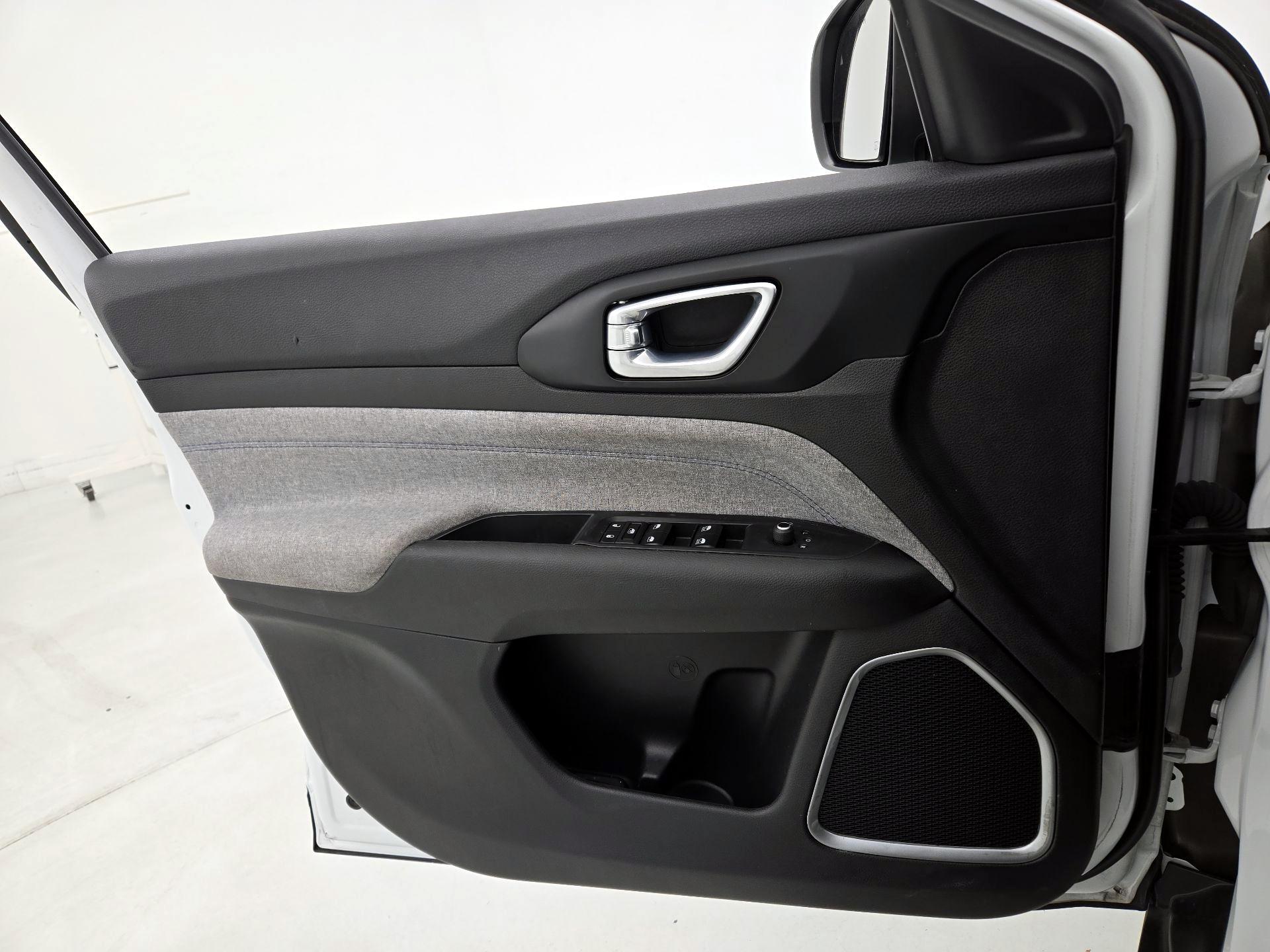 Thumbnail: 2023 Jeep Compass - 12