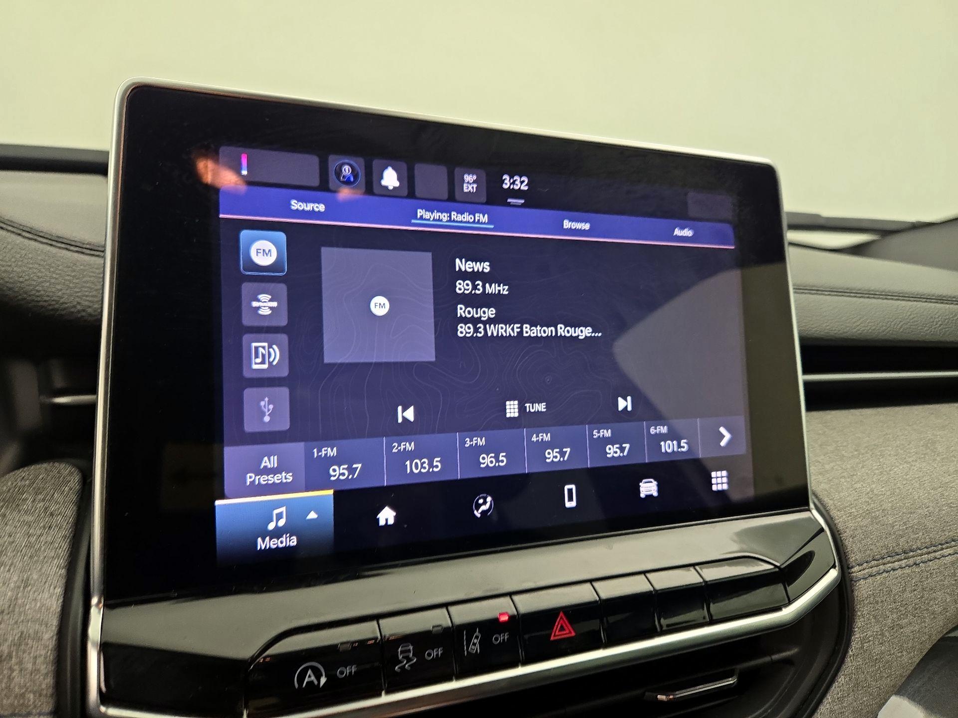 Thumbnail: 2023 Jeep Compass - 15