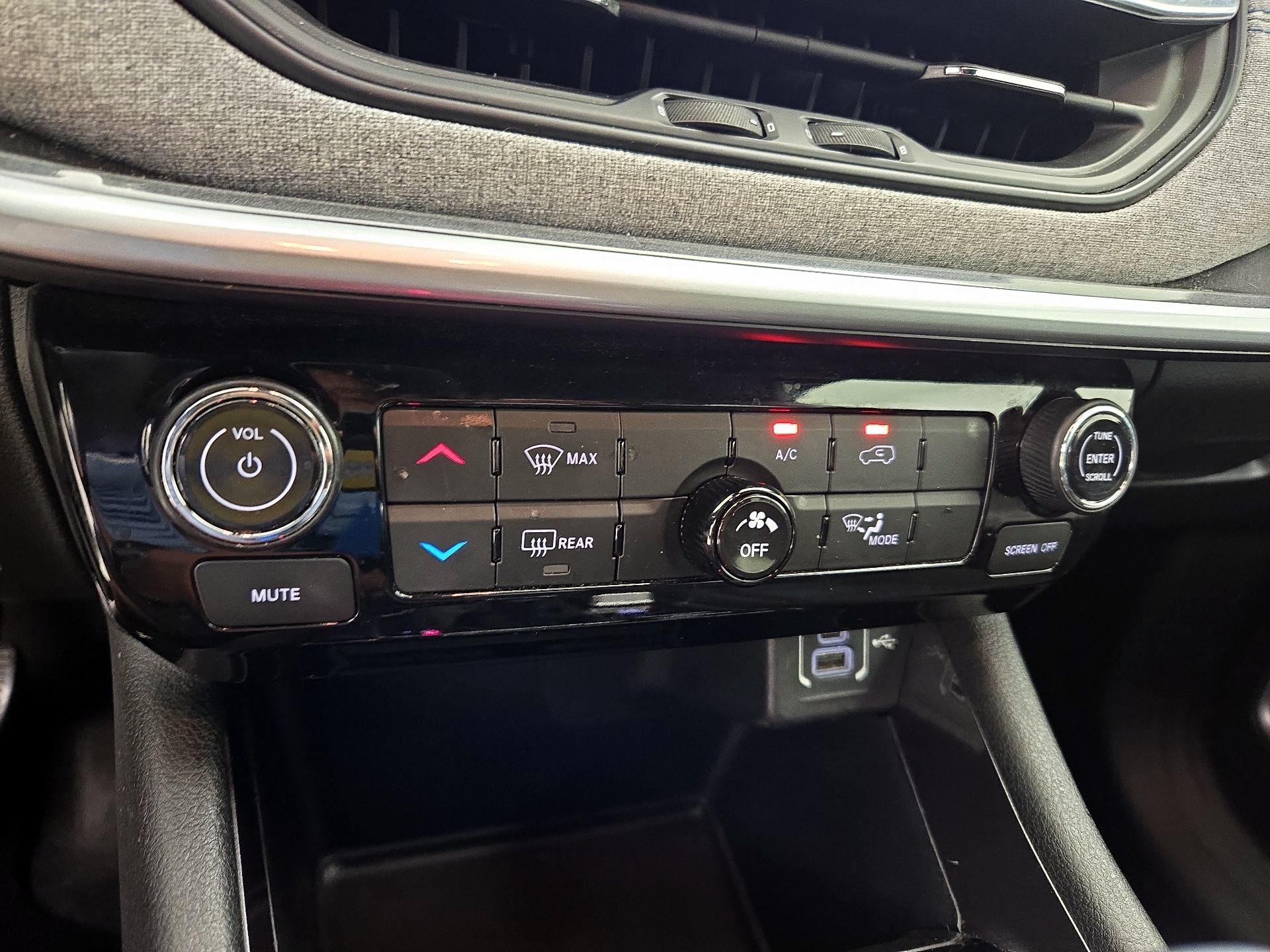 Thumbnail: 2023 Jeep Compass - 16