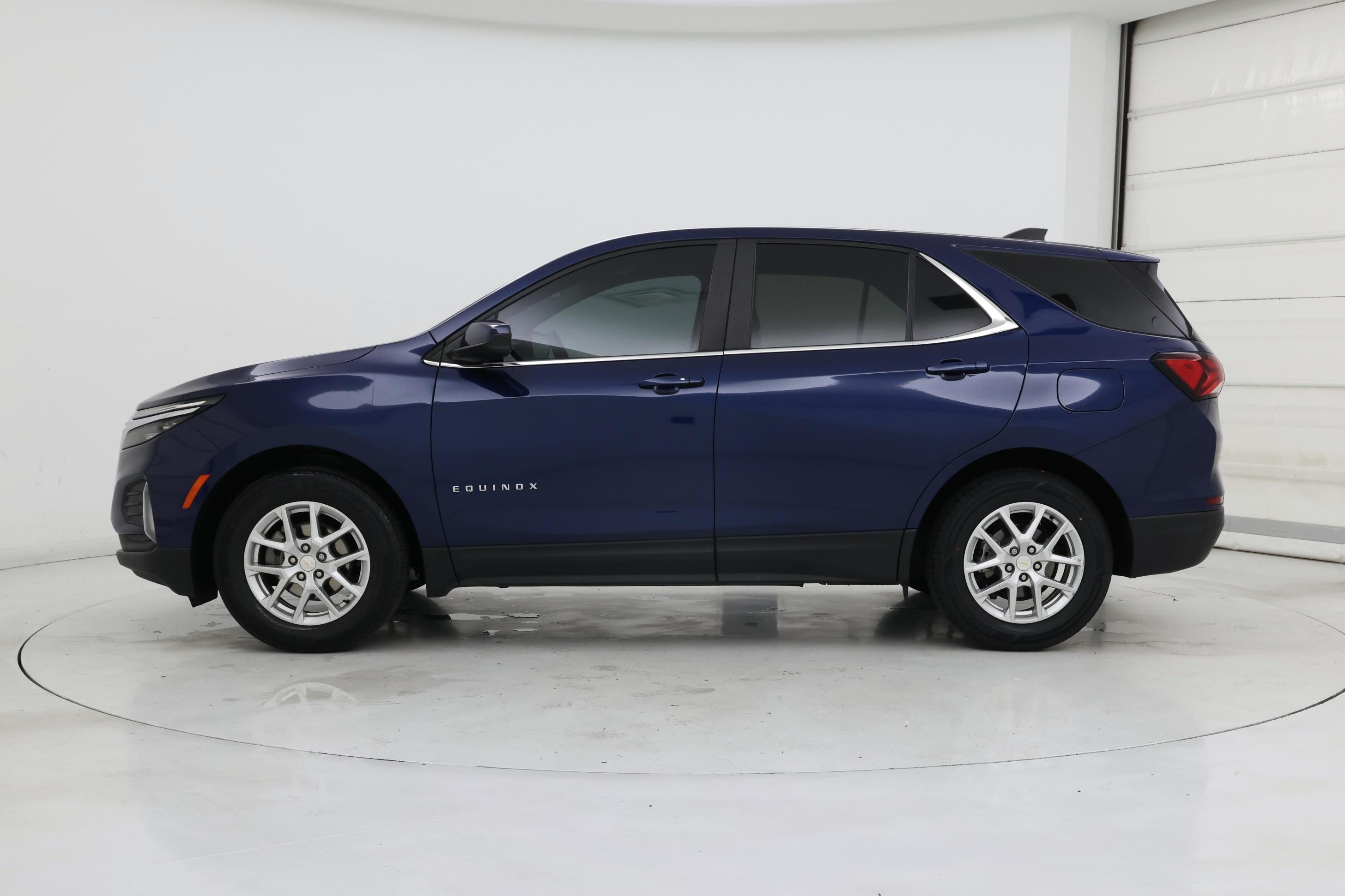 Thumbnail: 2023 Chevrolet Equinox - 3