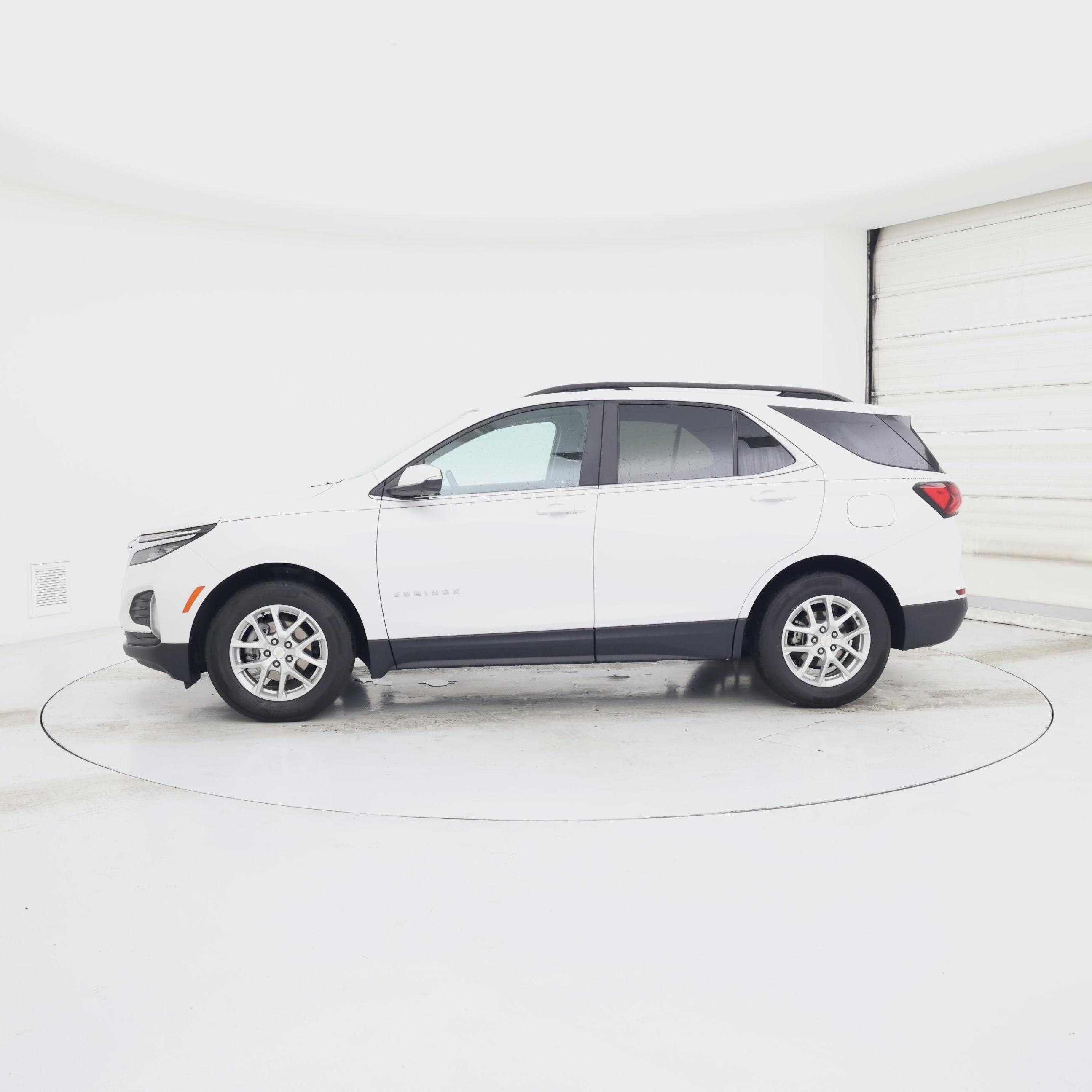 Thumbnail: 2022 Chevrolet Equinox - 3