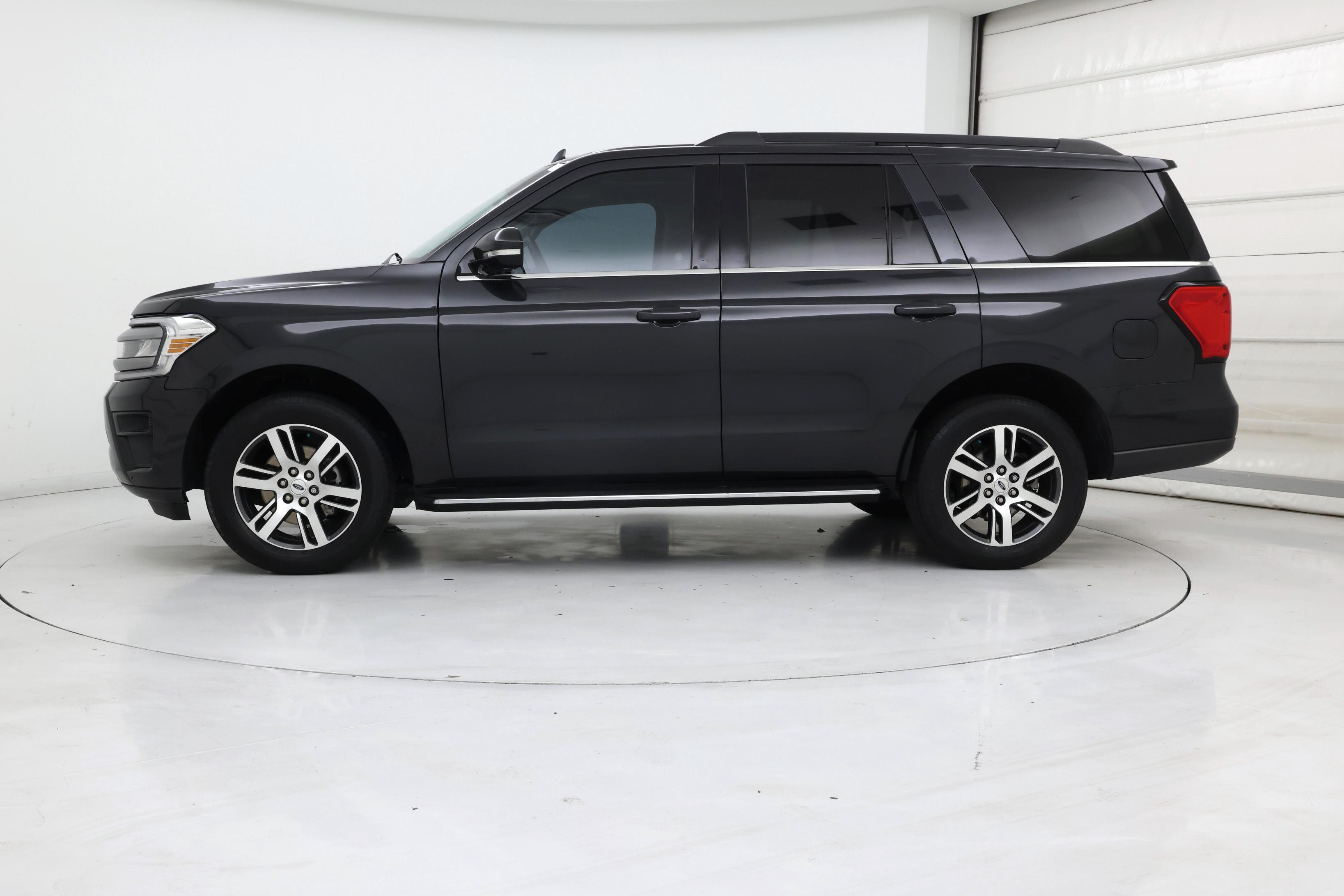Thumbnail: 2022 Ford Expedition - 3