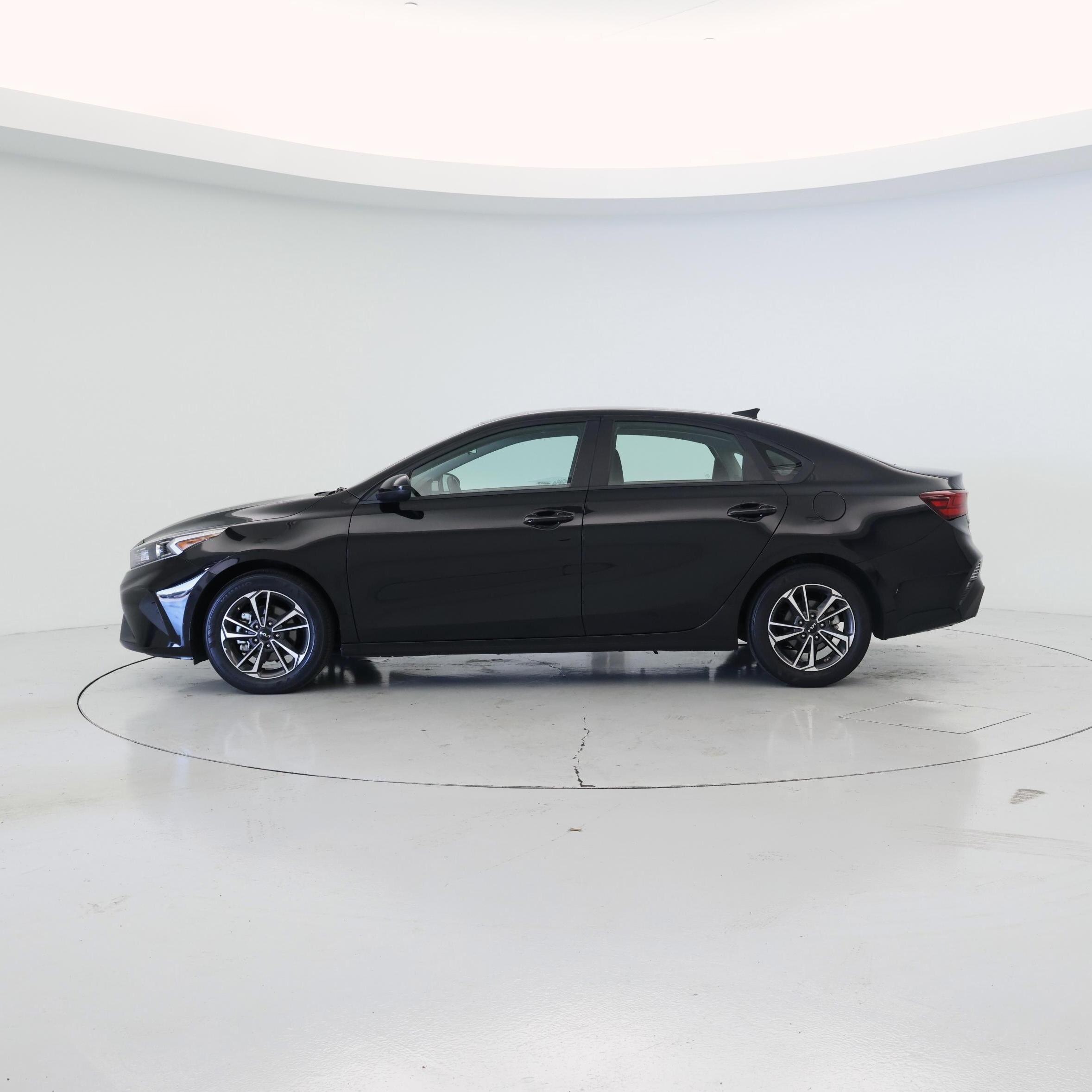 Thumbnail: 2024 Kia Forte - 3