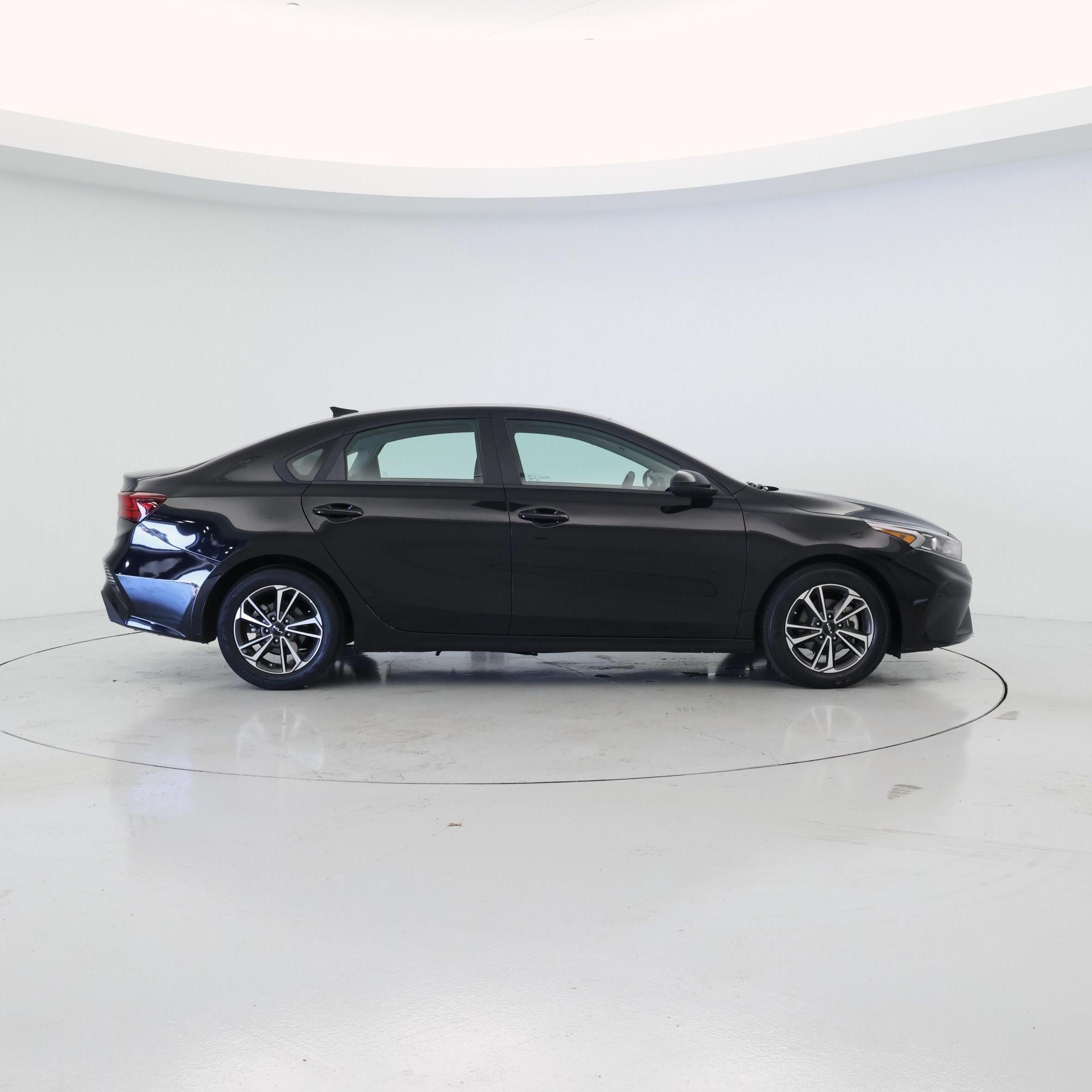 Thumbnail: 2024 Kia Forte - 7