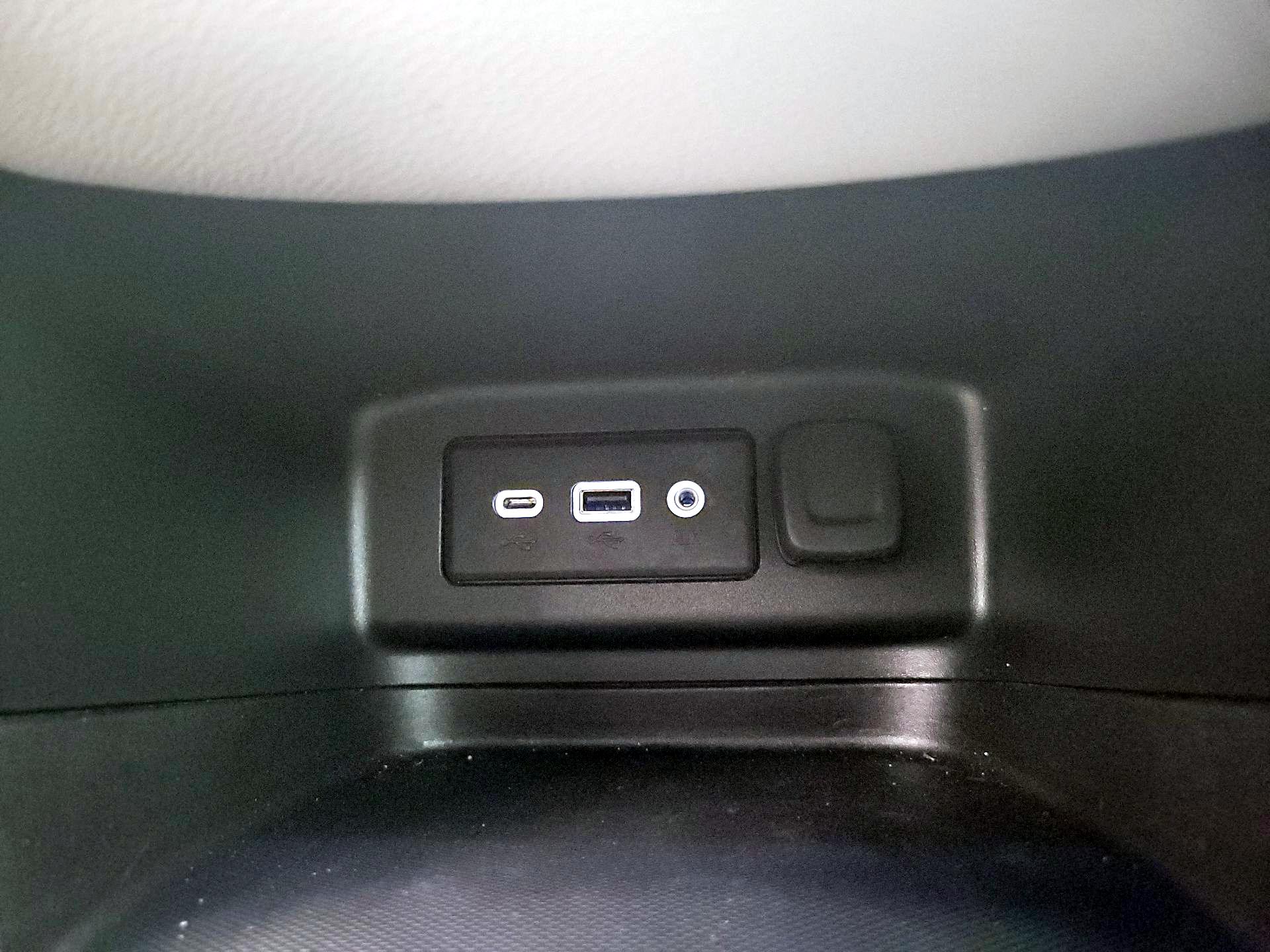 Thumbnail: 2020 Chevrolet Equinox - 18
