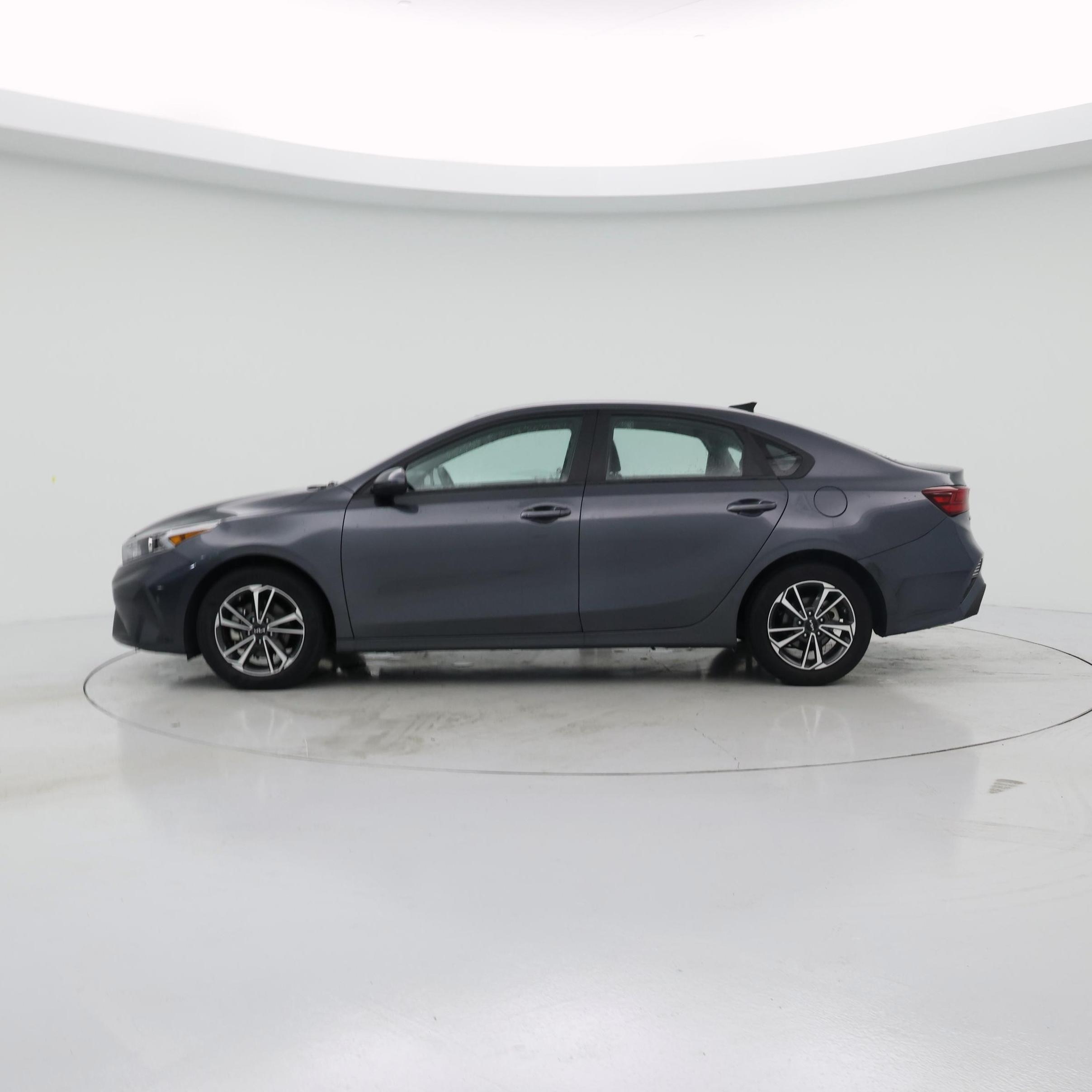 Thumbnail: 2024 Kia Forte - 3