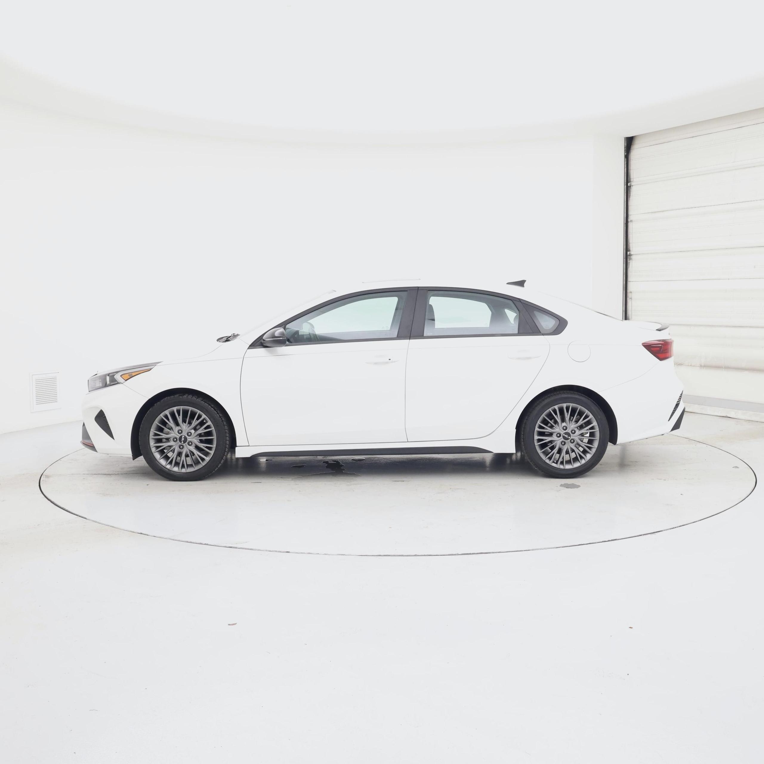 Thumbnail: 2024 Kia Forte - 3