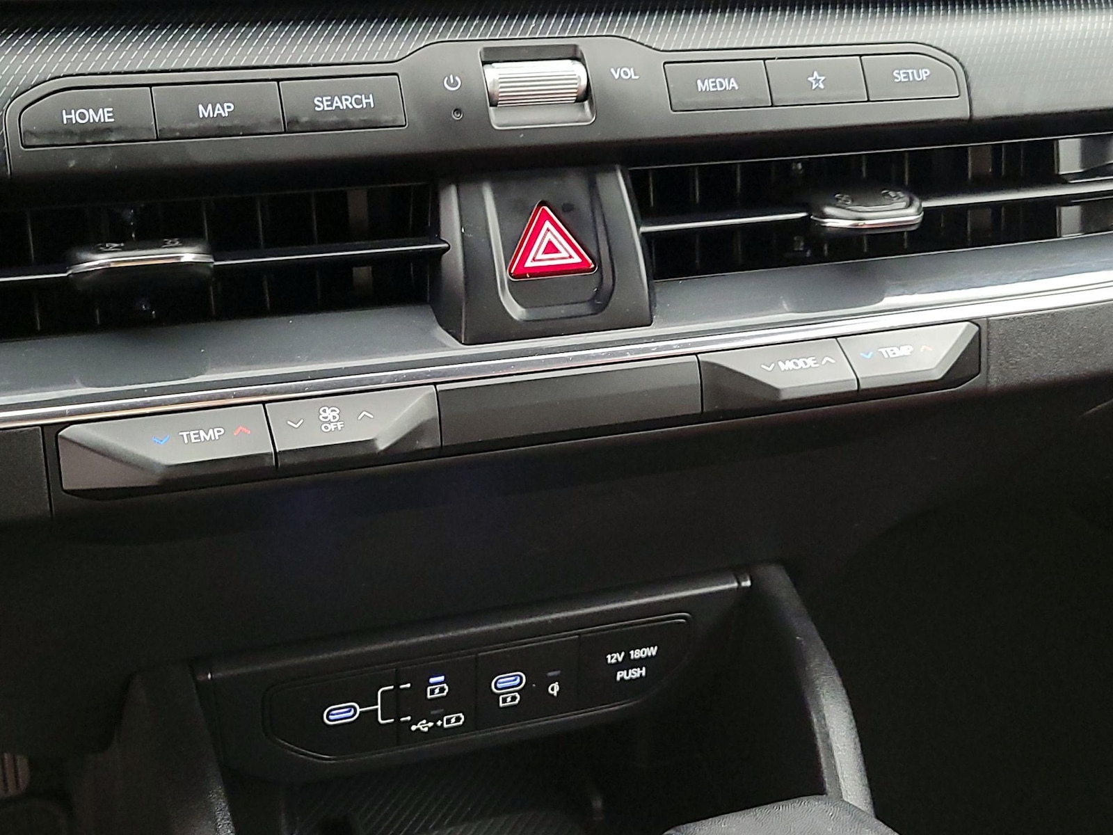2025 Kia K4 GT-Line - Photo 17