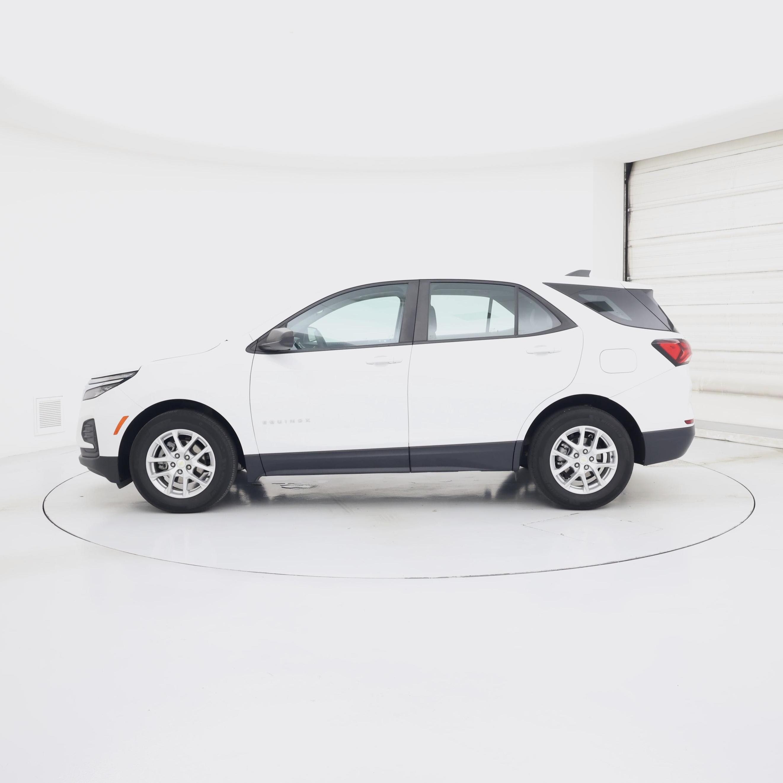 Thumbnail: 2022 Chevrolet Equinox - 3